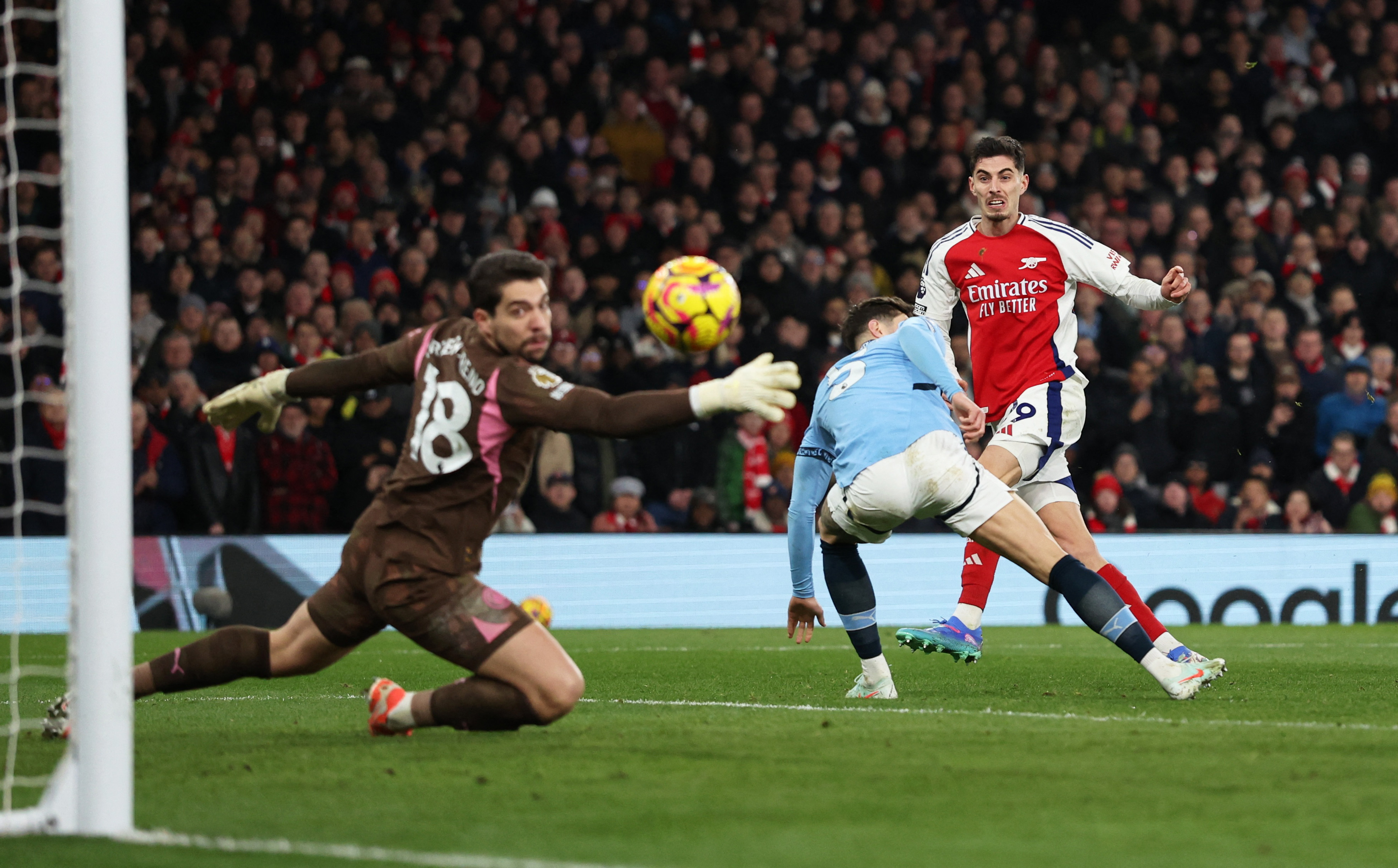 Soccer Football - Premier League - Arsenal v Manchester City - Emirates Stadium, London, Britain - February 2, 2025 Arsenal's Kai Havertz scores their fourth goal REUTERS/David Klein EDITORIAL USE ONLY. NO USE WITH UNAUTHORIZED AUDIO, VIDEO, DATA, FIXTURE LISTS, CLUB/LEAGUE LOGOS OR 'LIVE' SERVICES. ONLINE IN-MATCH USE LIMITED TO 120 IMAGES, NO VIDEO EMULATION. NO USE IN BETTING, GAMES OR SINGLE CLUB/LEAGUE/PLAYER PUBLICATIONS. PLEASE CONTACT YOUR ACCOUNT REPRESENTATIVE FOR FURTHER DETAILS..
