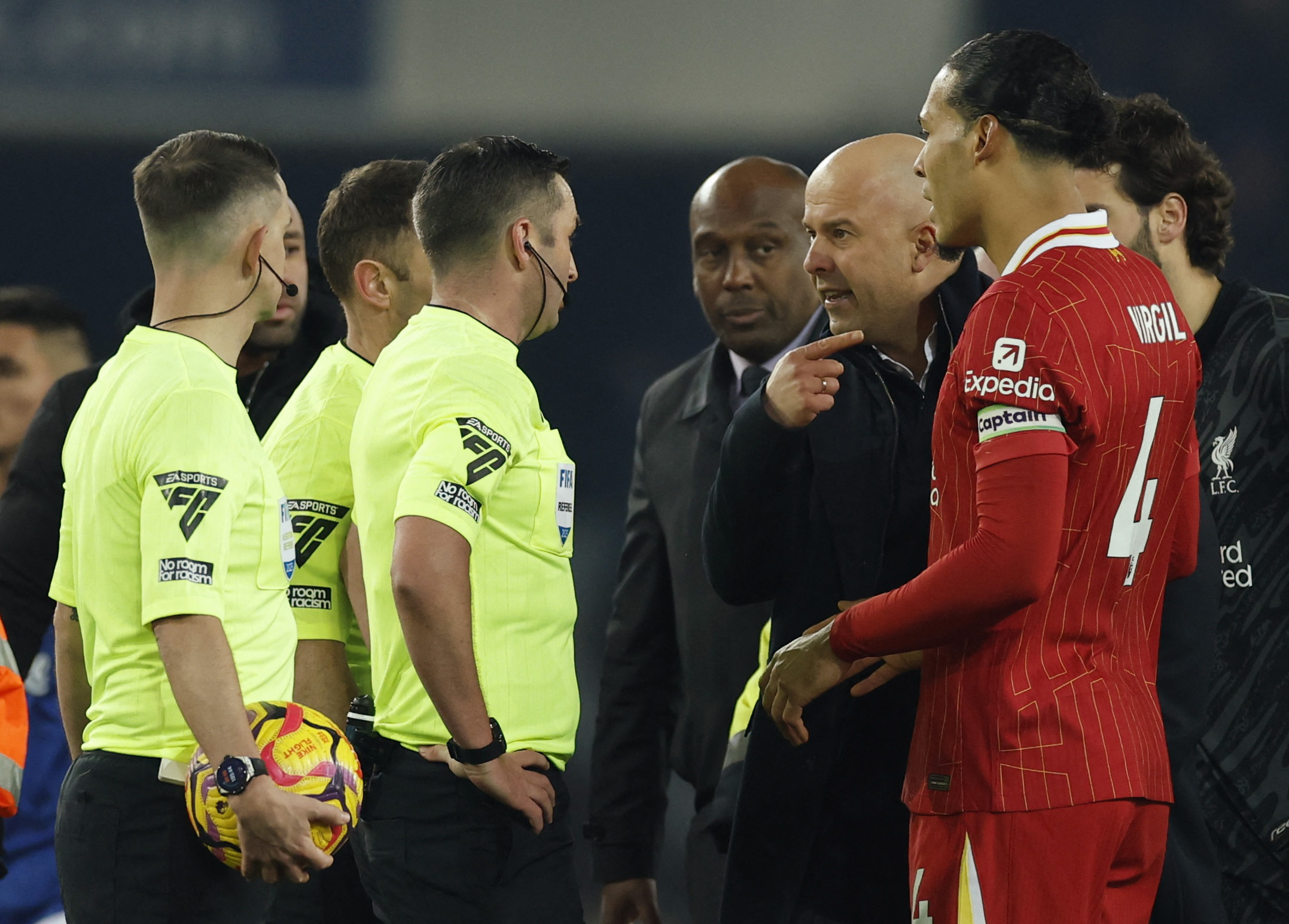 Soccer Football - Premier League - Everton v Liverpool - Goodison Park, Liverpool, Britain - February 12, 2025 Liverpool manager Arne Slot remonstrates with referee Michael Oliver after the match before being sent off Action Images via Reuters/Jason Cairnduff EDITORIAL USE ONLY. NO USE WITH UNAUTHORIZED AUDIO, VIDEO, DATA, FIXTURE LISTS, CLUB/LEAGUE LOGOS OR 'LIVE' SERVICES. ONLINE IN-MATCH USE LIMITED TO 120 IMAGES, NO VIDEO EMULATION. NO USE IN BETTING, GAMES OR SINGLE CLUB/LEAGUE/PLAYER PUBLICATIONS. PLEASE CONTACT YOUR ACCOUNT REPRESENTATIVE FOR FURTHER DETAILS..