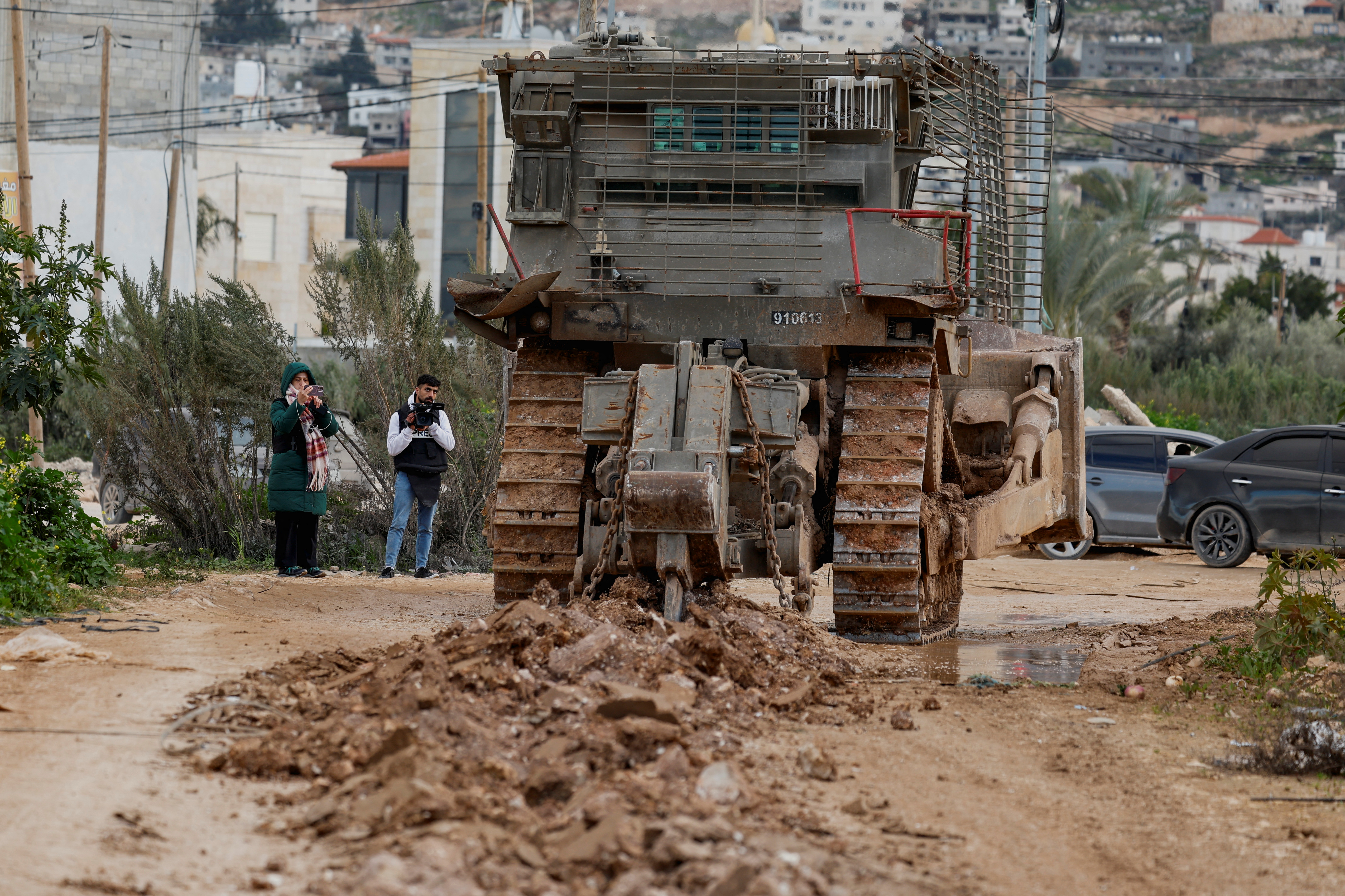 Israel sends tanks into West Bank for first time in decades