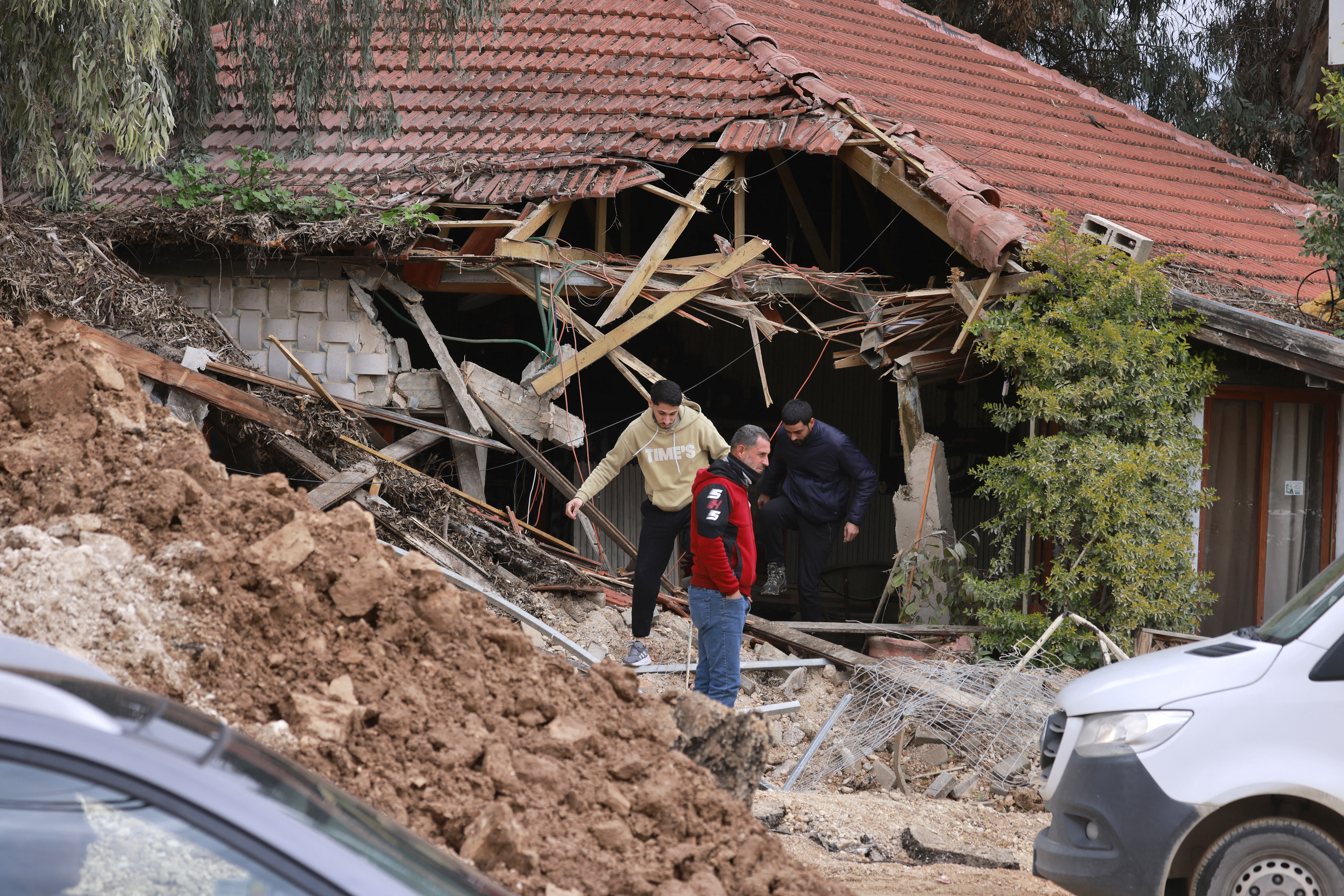 Israel sends tanks into West Bank for first time in decades
