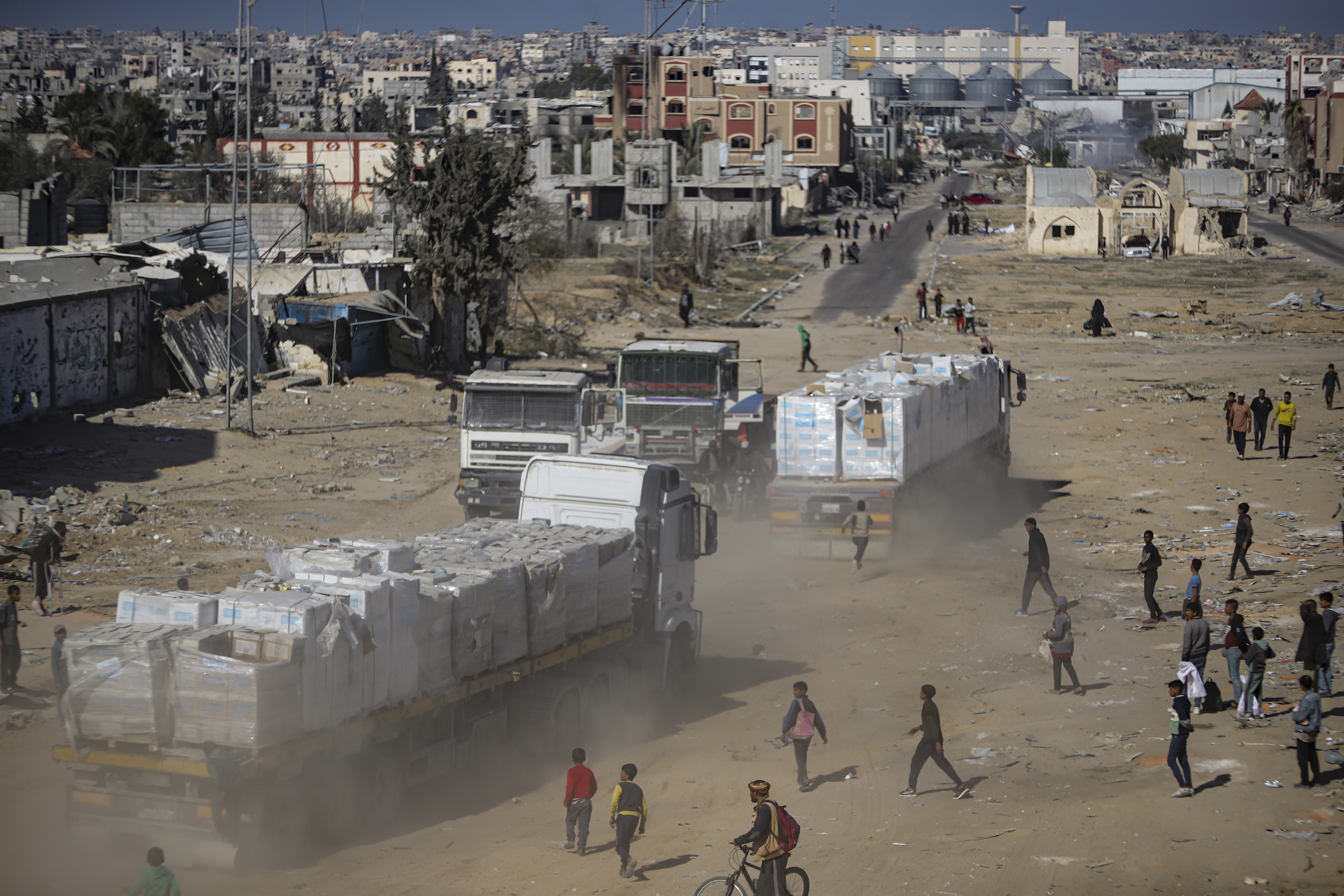 Infrastructure damage in Gaza hinders humanitarian aid distribution