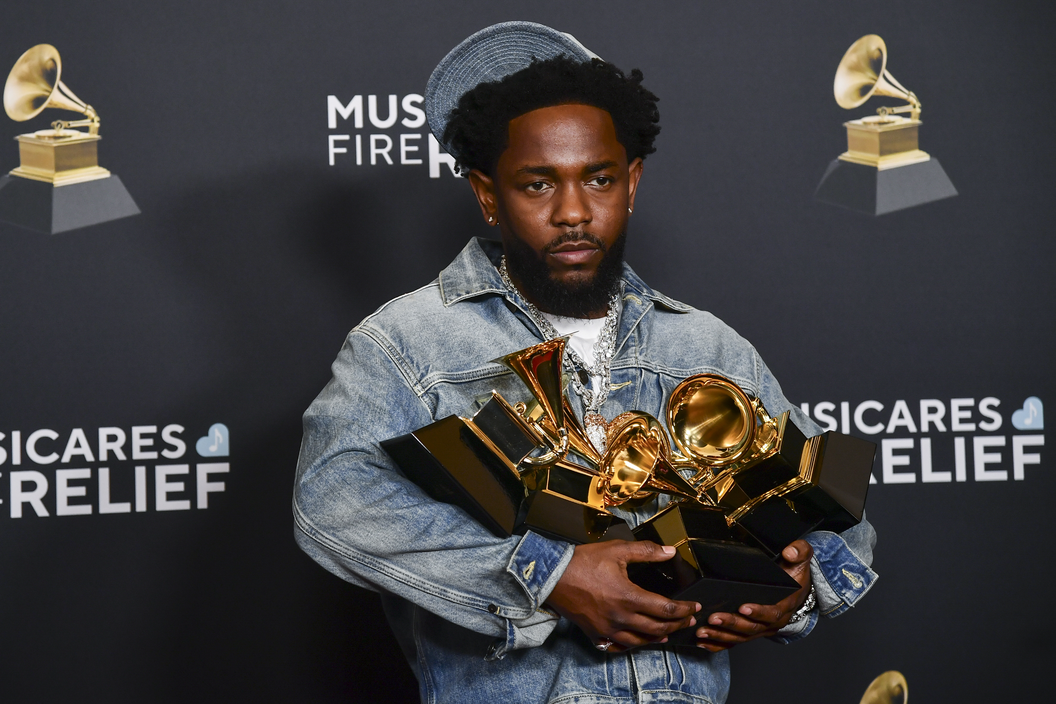 Kendrick Lamar reacts.