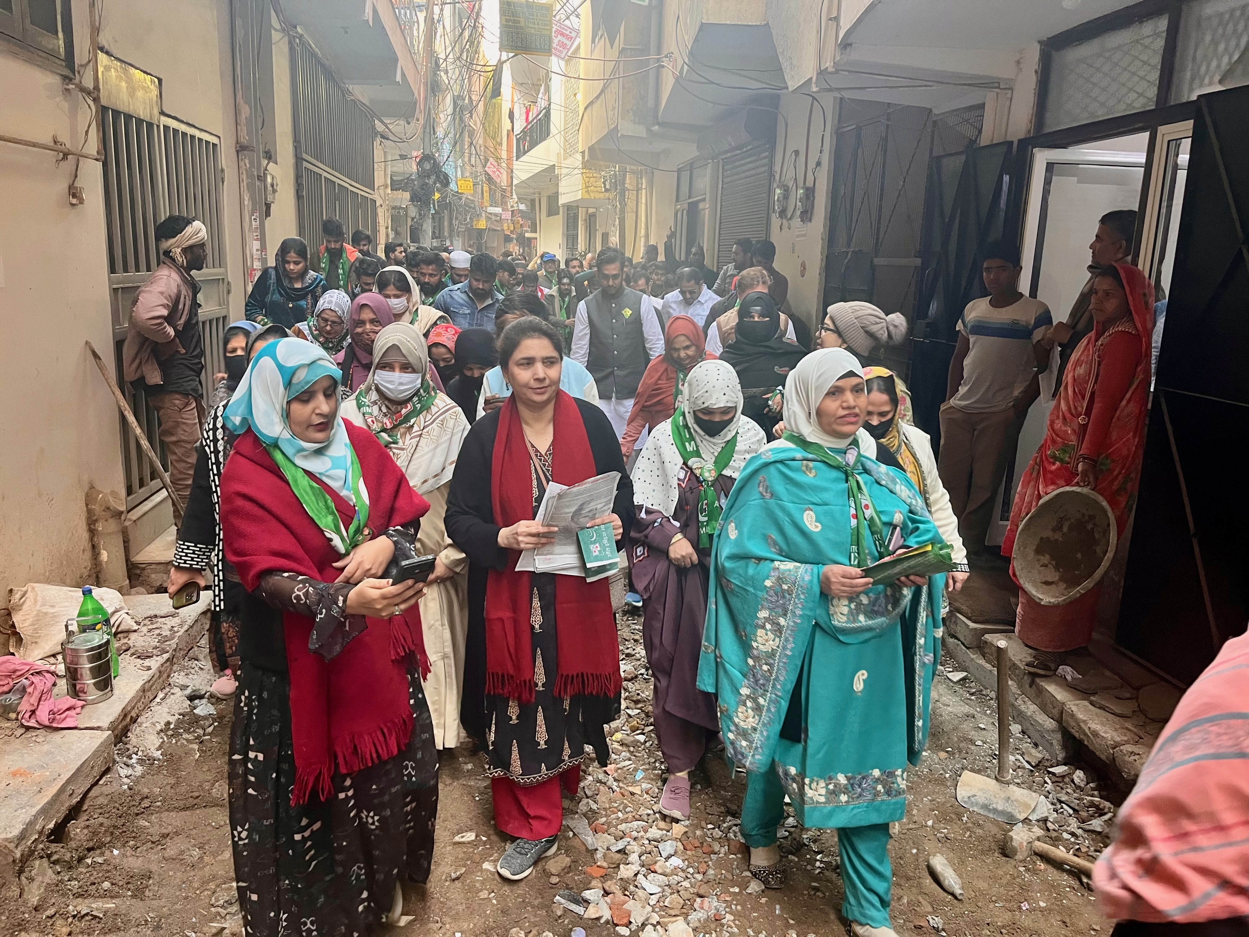 Nooreen leading a group of women in inner Jamia Nagar during campaign-1738569733