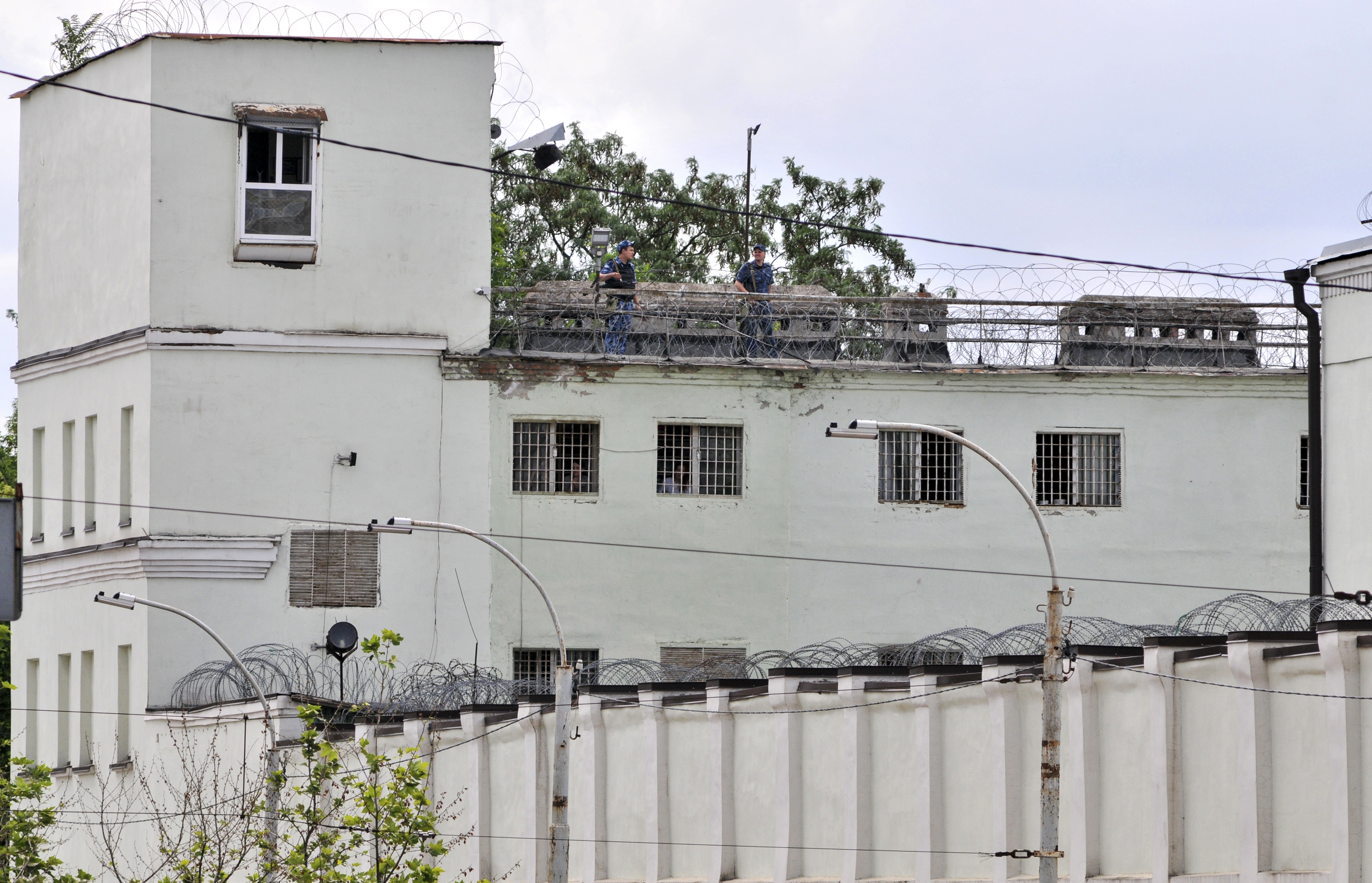 epaselect epa11415088 Russian policemen stand guard on the roof of a pretrial detention center where inmates had taken FSIN (Federal penitentiary Service) employees hostage in Rostov-on-Don, Russia, 16 June 2024. The FSIN press bureau reported that the criminals who held its employees hostage at Rostov's pretrial detention center were killed. The hostages were unharmed. EPA-EFE/ARKADY BUDNITSKY