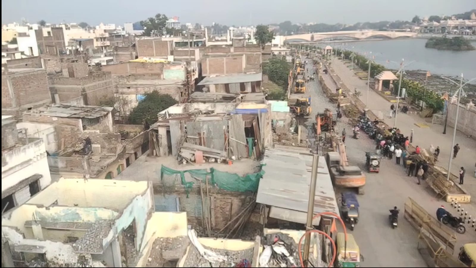 2. Nimauddin Colony built on 5.27 acre of Waqf land in Ujjain city. Owing to mismatch and in Waqf and Land records data, illegal colony cropped up over the years. The Govt took away this parcel of land of the ext-1742821565