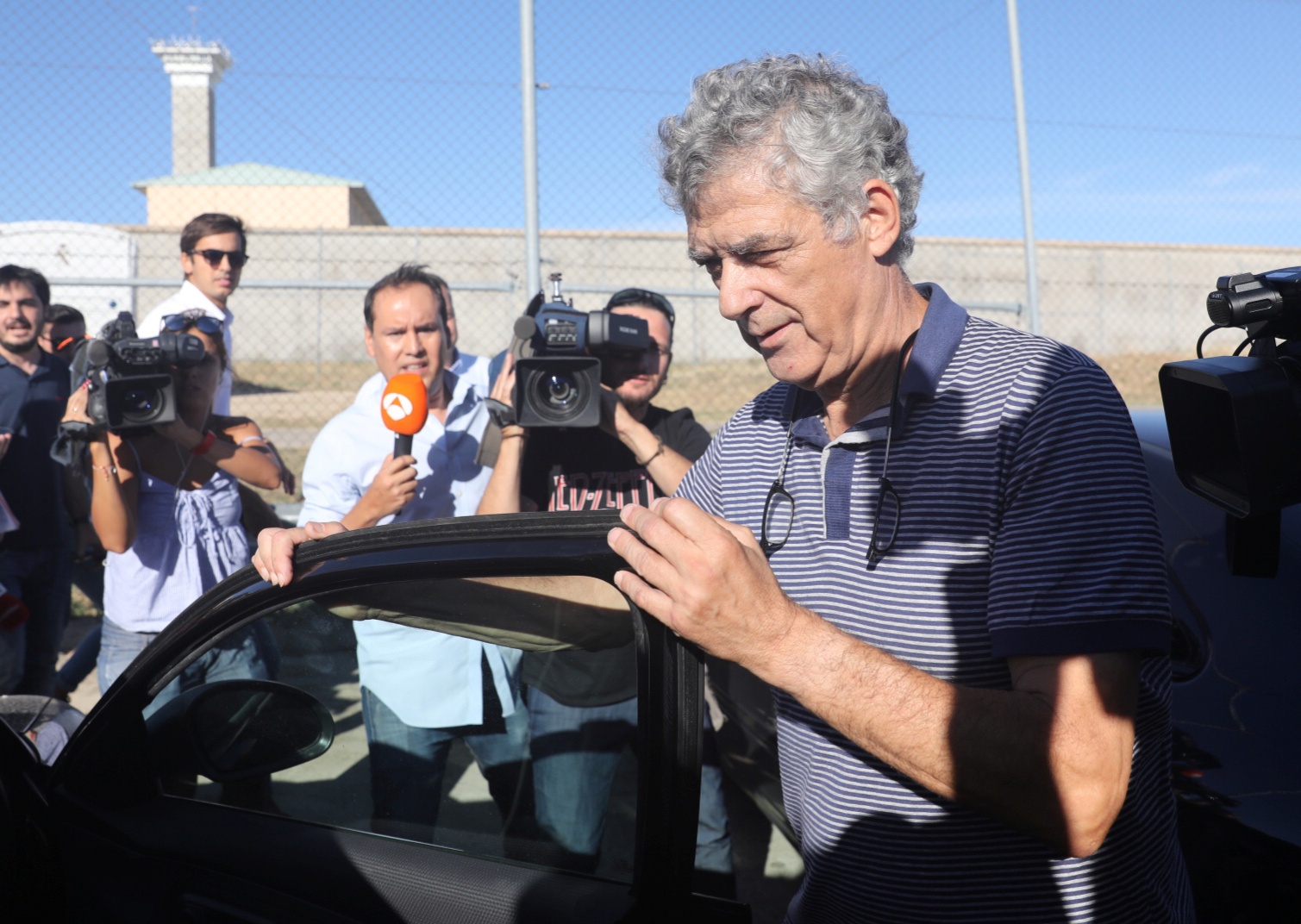 Spanish soccer federation suspended boss Angel Maria Villar leaves the Soto del Real penintentiary, near Madrid, Spain, August 1, 2017. REUTERS/Sergio Perez