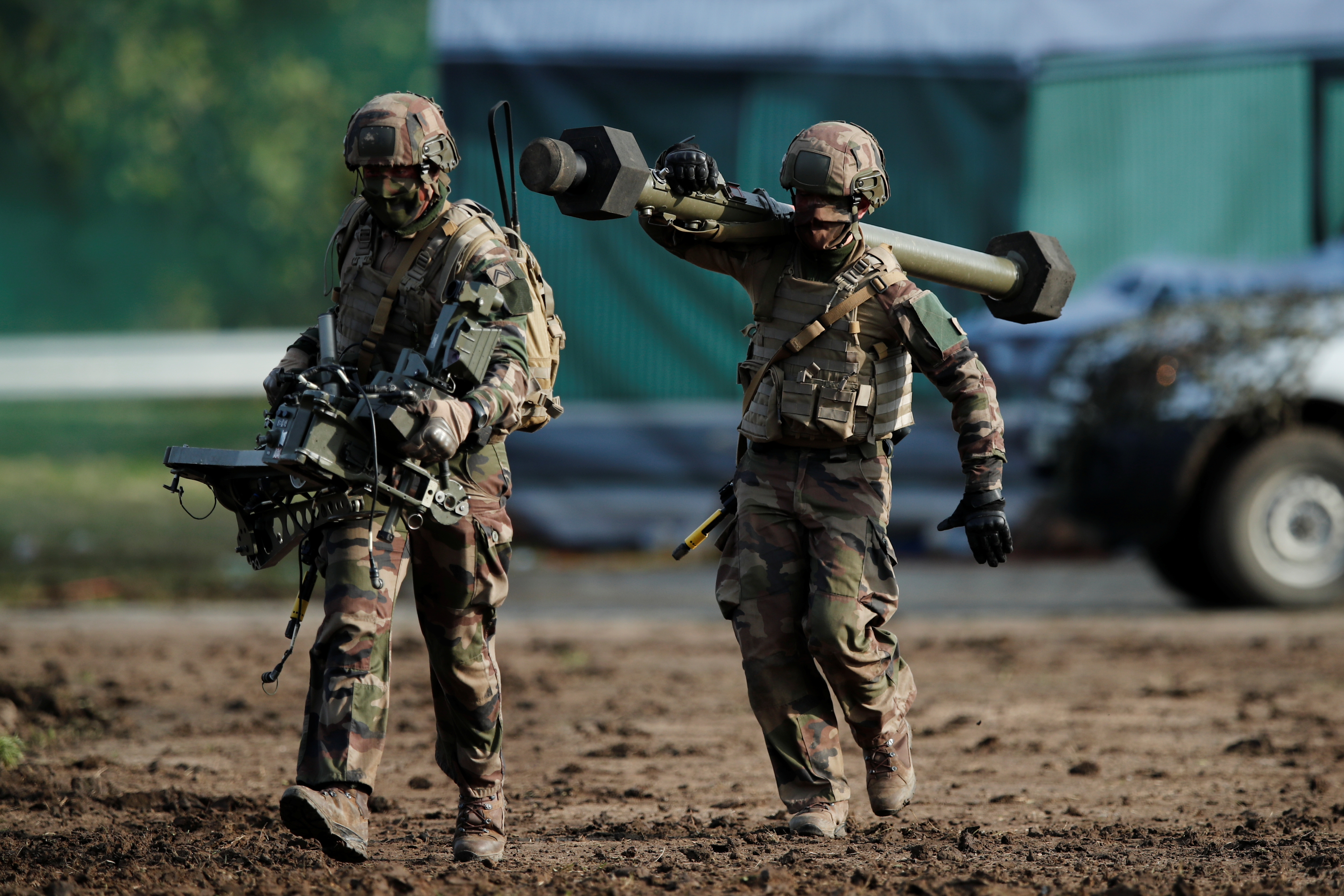 French soldiers carry a very short range air defence weapon system Mistral manufactured by MBDA during a live mobility demonstration to present the France's military capabilities in Versailles, near Paris, France, October 8, 2020. REUTERS/Benoit Tessier
