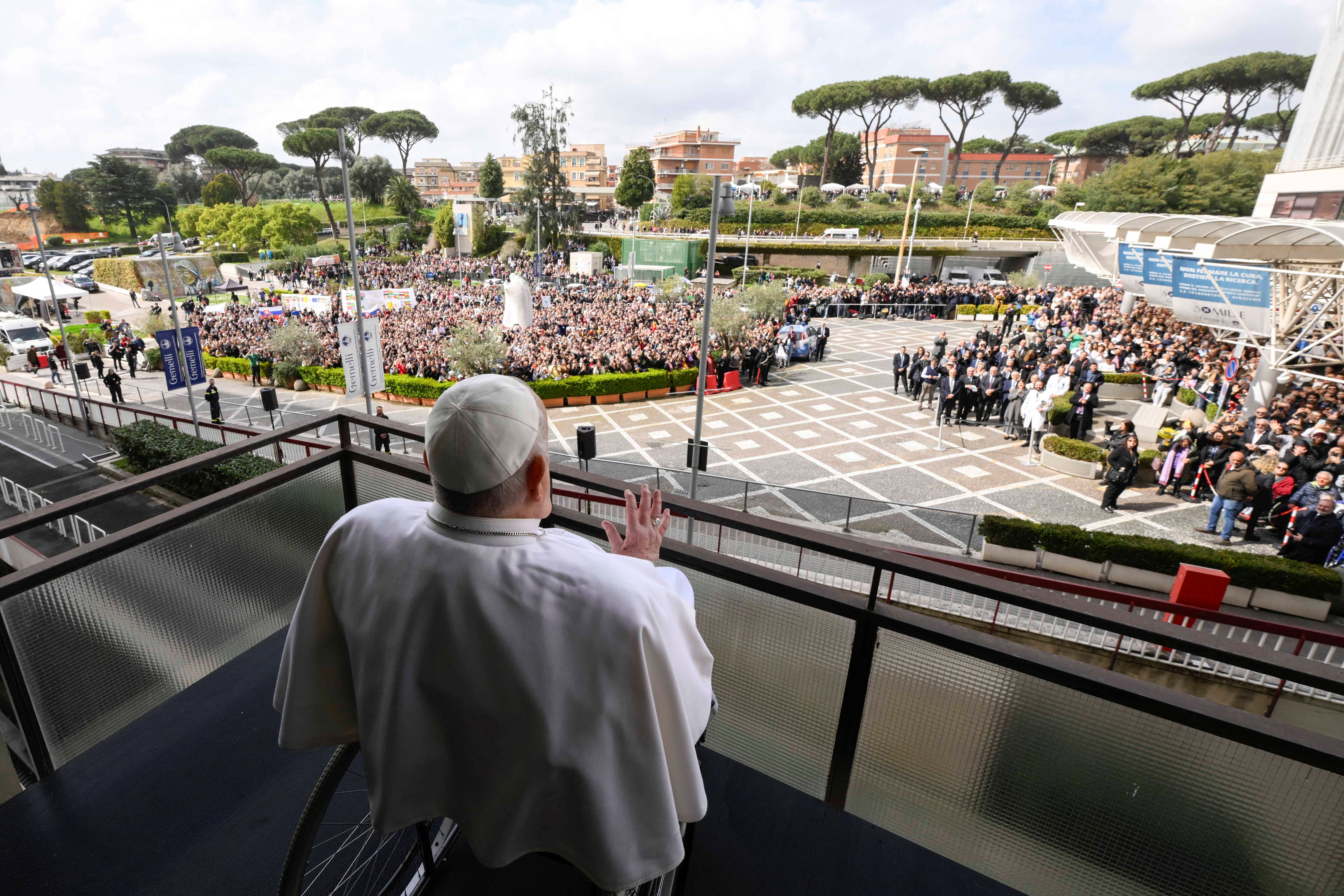 Pope Francis appears in public for the first time in five weeks