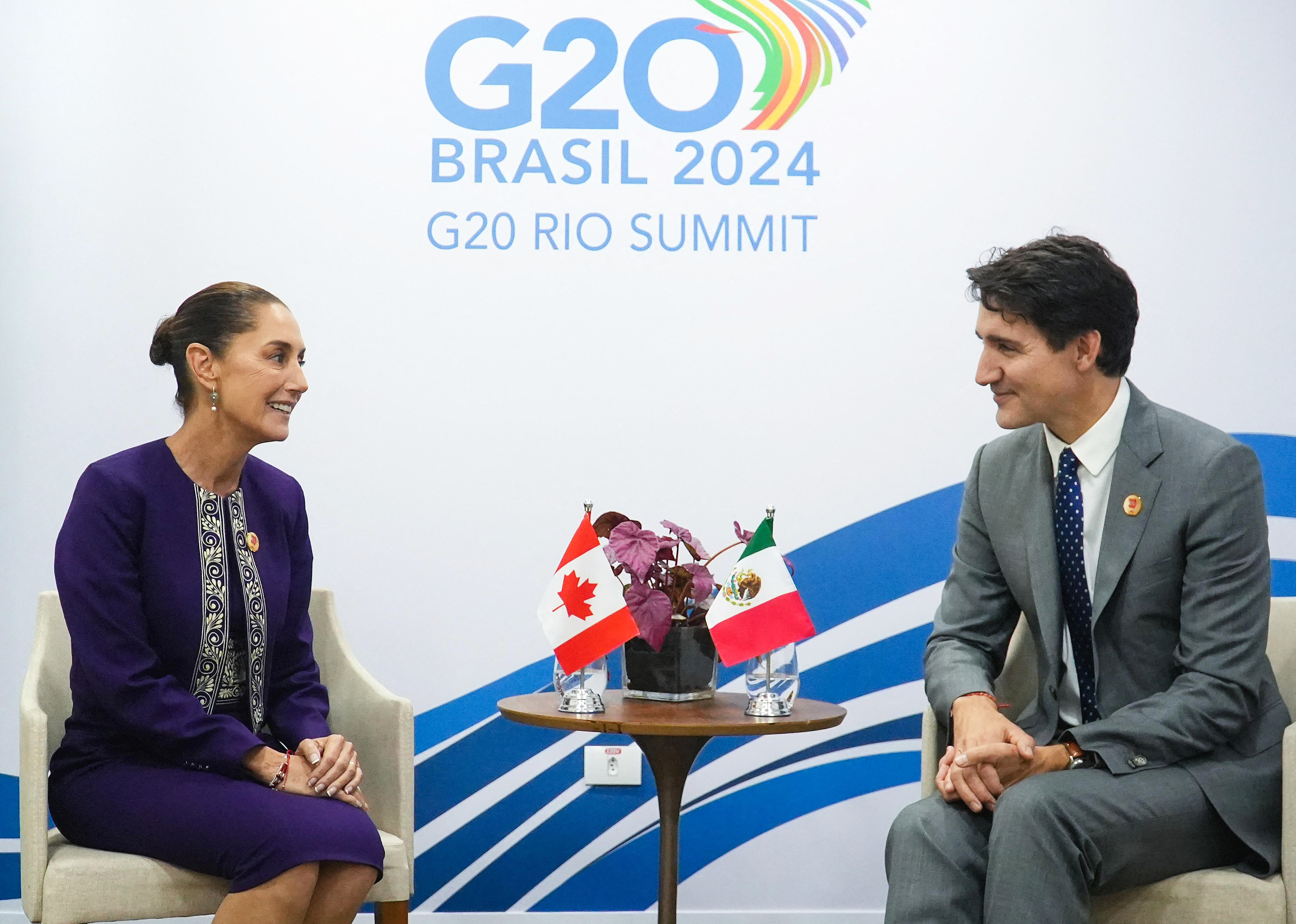 Handout picture released by Mexico's Presidency press office showing Mexico's President Claudia Sheinbaum (L) talking with Canada's Prime Minister Justin Trudeau during a bilateral meeting on the sidelines of the G20 Summit in Rio de Janeiro, Brazil, on November 18, 2024.