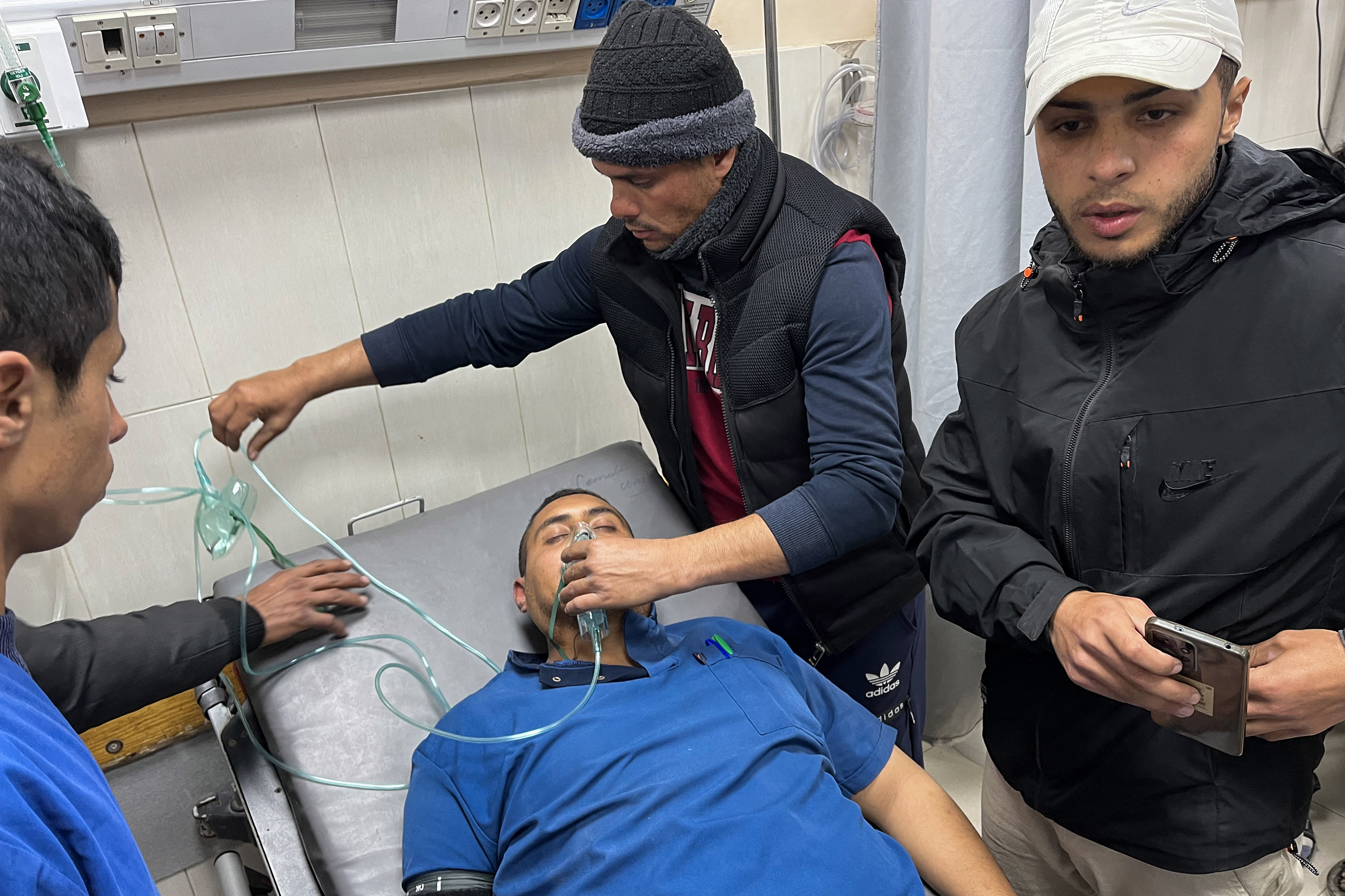 Israel strikes the largest hospital in southern Gaza