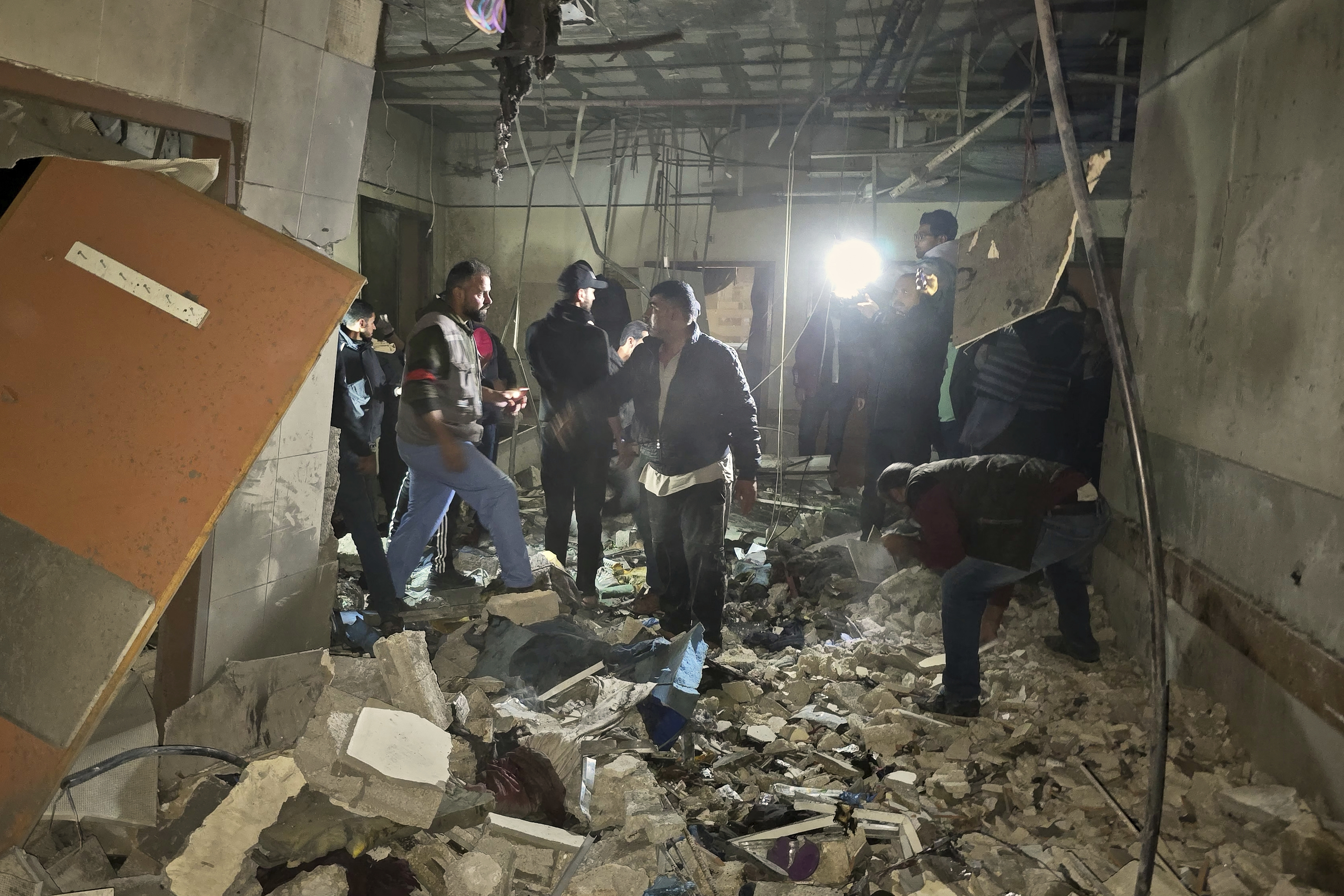 Israel strikes the largest hospital in southern Gaza