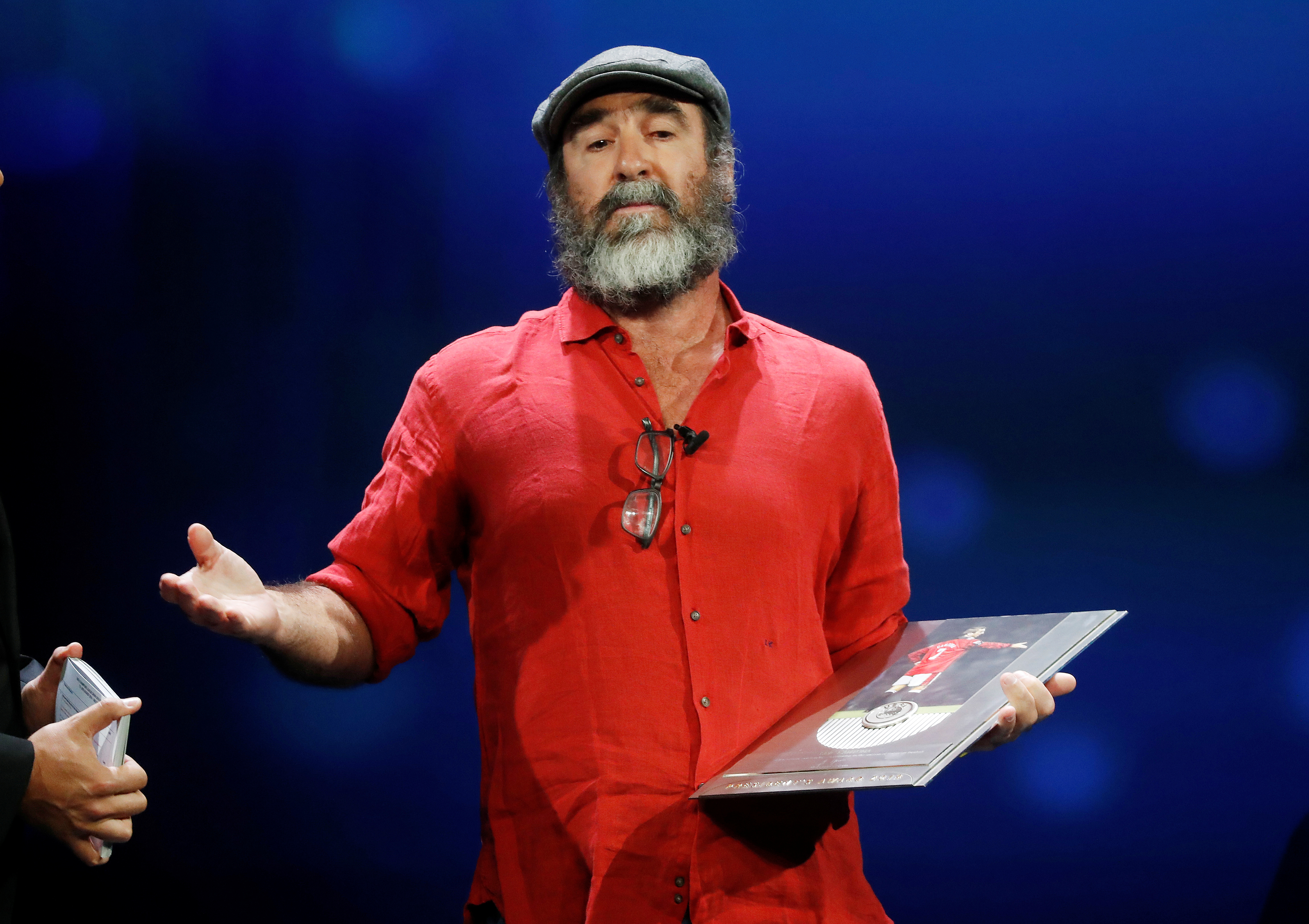 Soccer Football - Champions League Group Stage draw - Grimaldi Forum, Monaco - August 29, 2019 Eric Cantona with the UEFA President's Award REUTERS/Eric Gaillard