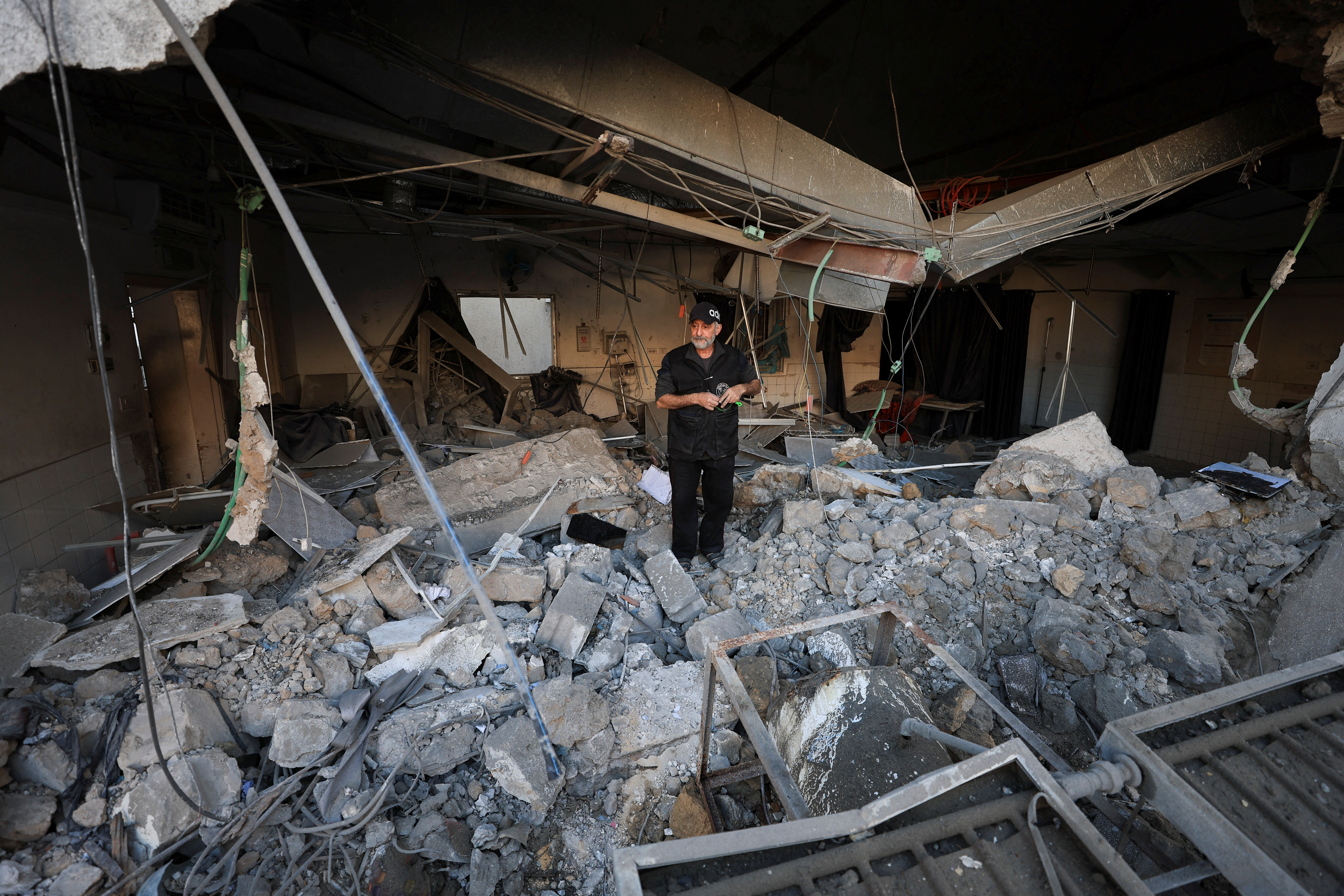 Gaza hospital hit by Israeli strike