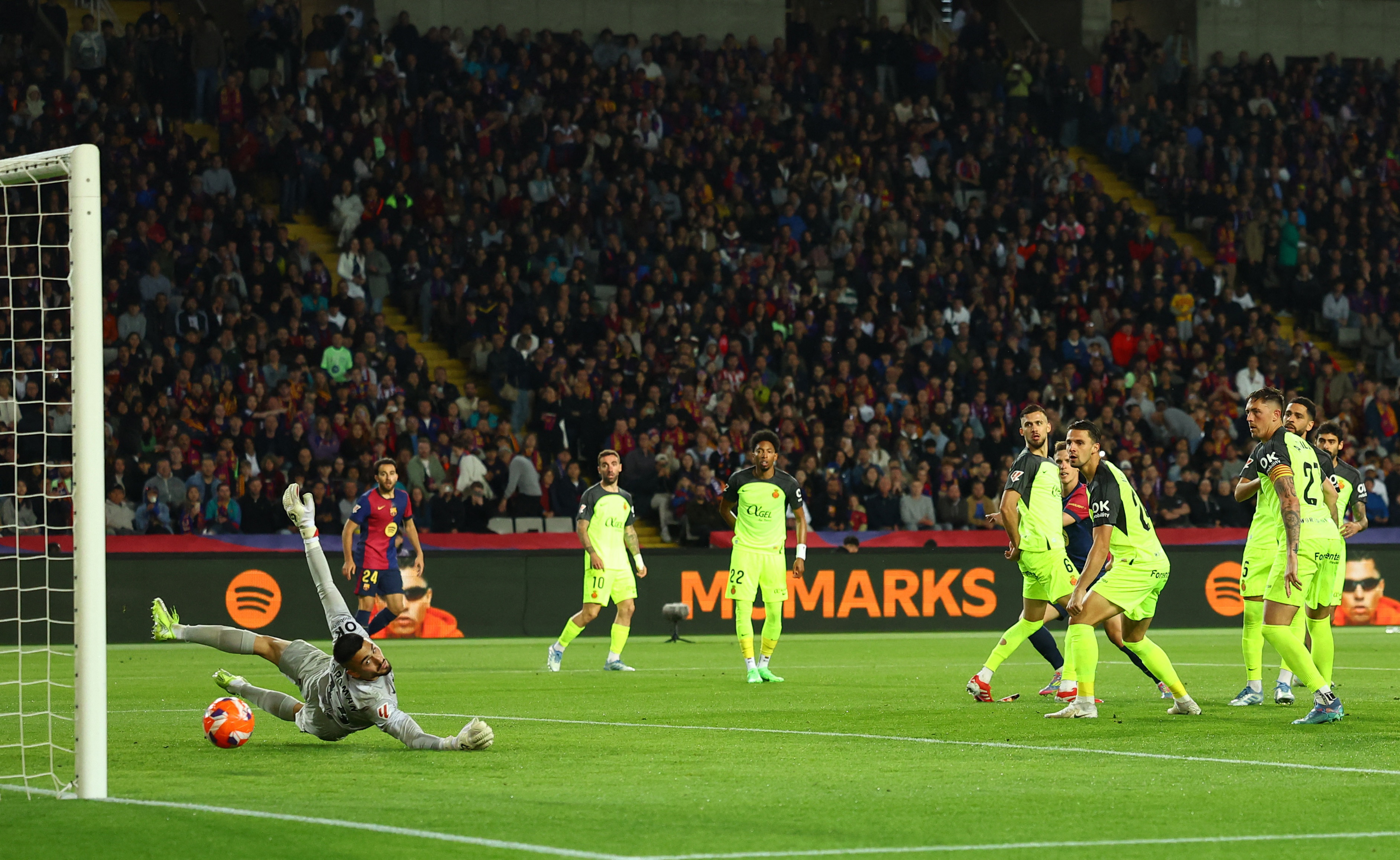 Soccer Football - LaLiga - FC Barcelona v RCD Mallorca - Estadi Olimpic Lluis Companys, Barcelona, Spain - April 22, 2025 FC Barcelona's Dani Olmo scores their first goal REUTERS/Albert Gea