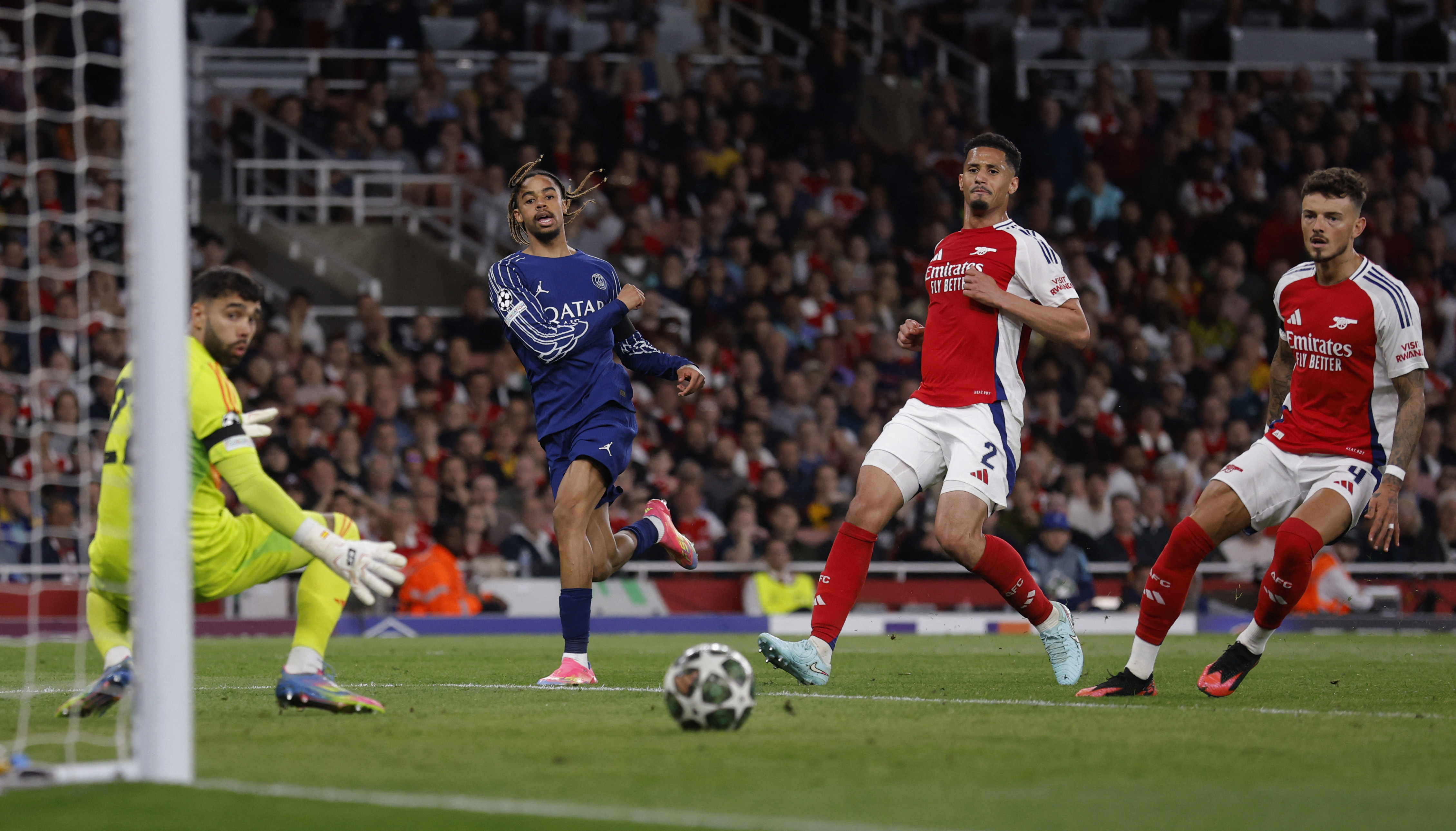 Soccer Football - Champions League - Semi Final - First Leg - Arsenal v Paris Saint Germain - Emirates Stadium, London, Britain - April 29, 2025 Paris St Germain's Bradley Barcola misses a chance to score Action Images via Reuters/Andrew Couldridge