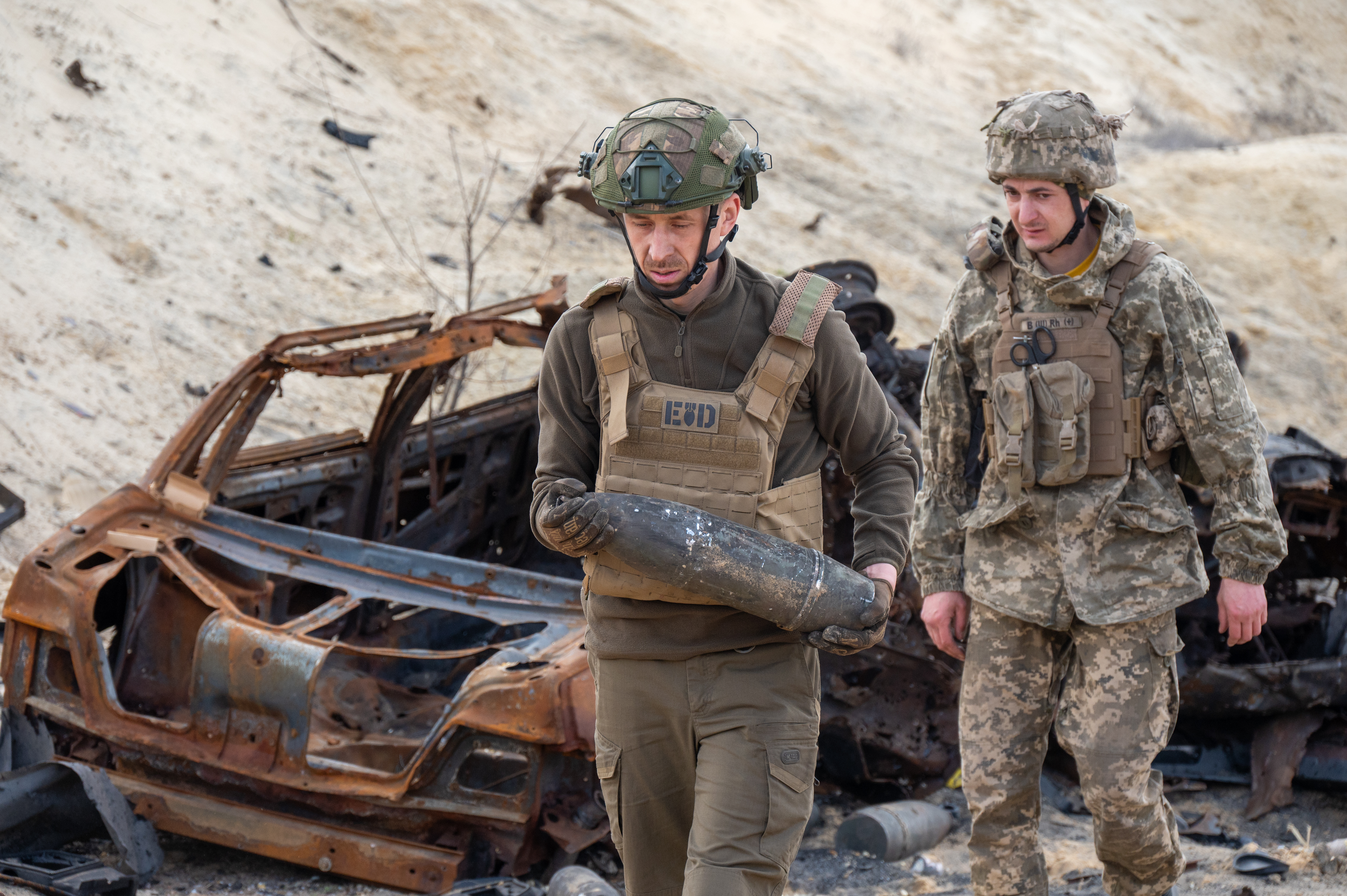 Ukrainian soldiers in Kharkiv