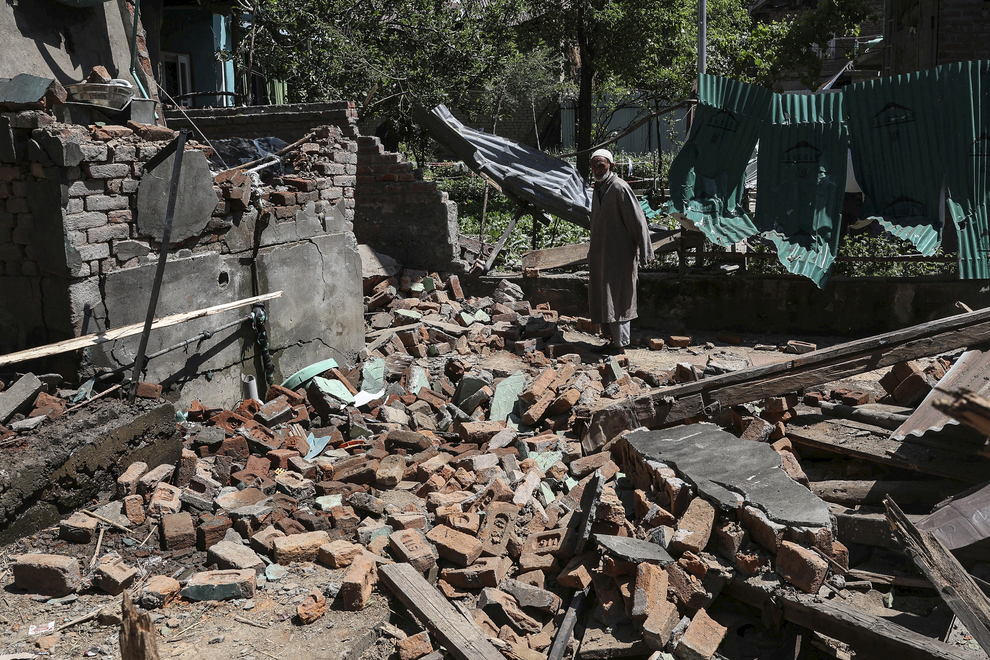 Homes destroyed in Kashmir after deadly attack sparks manhunt