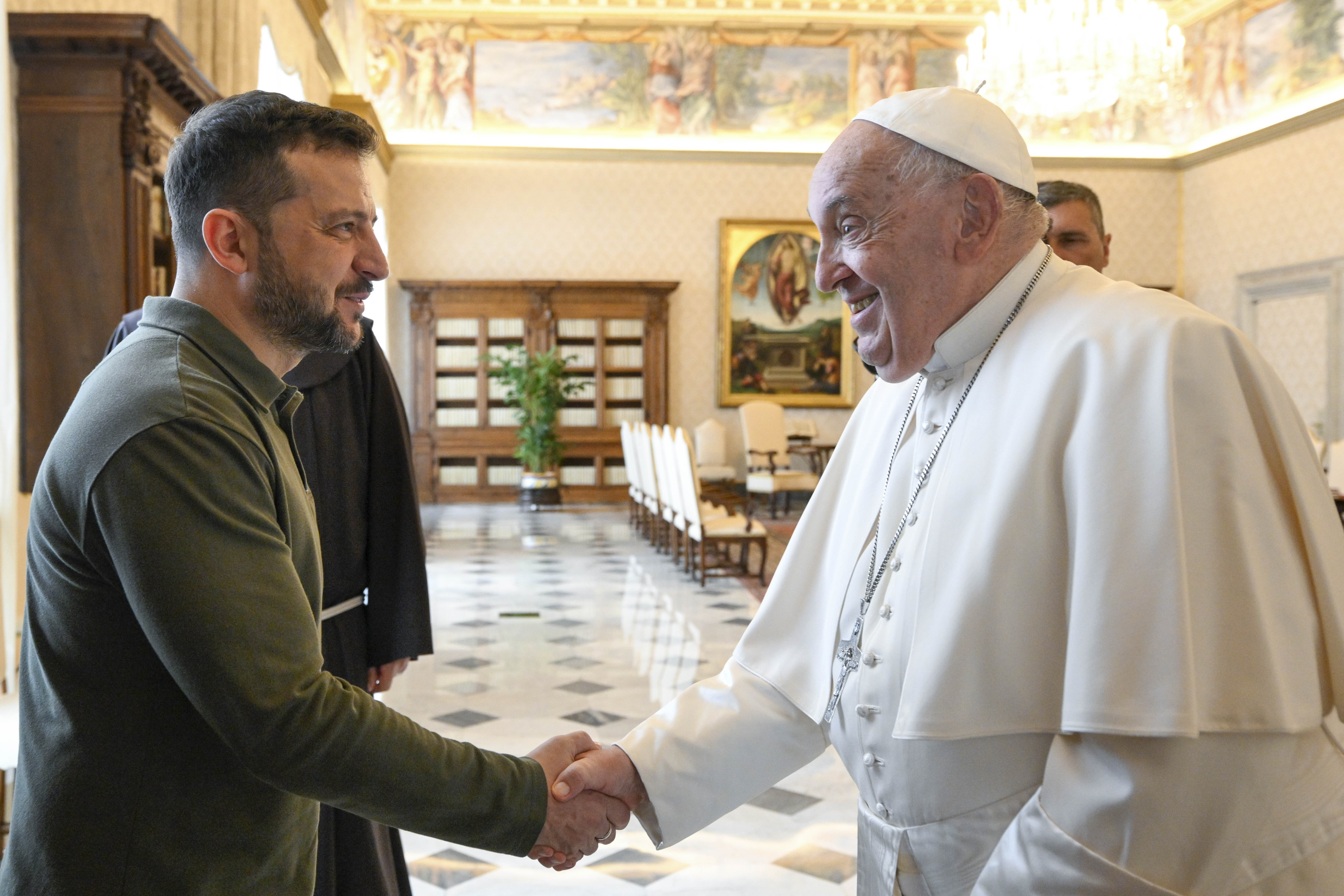 Pope Francis meets Zelesnkyy