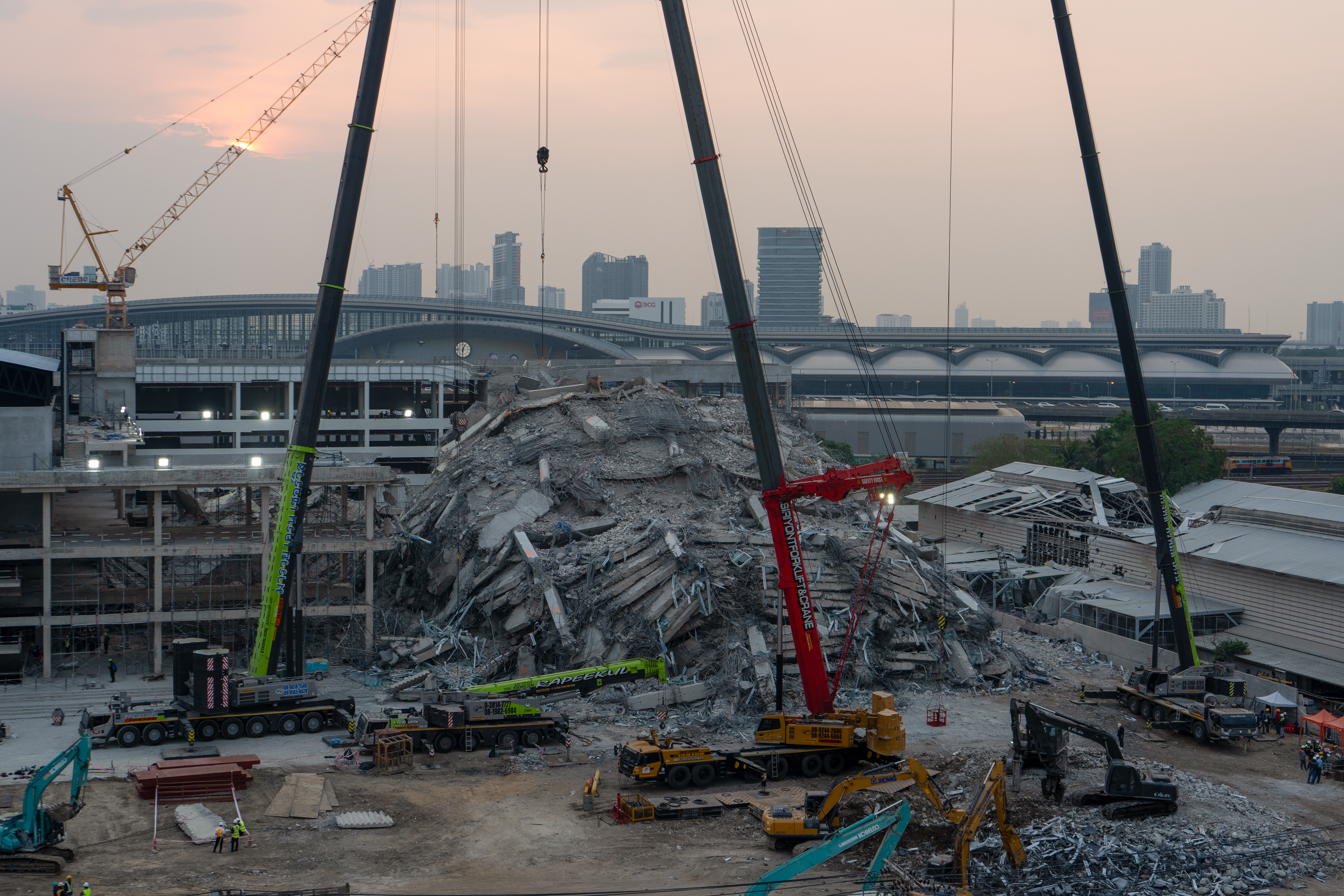 Bangkok Earthquake Collapse Site 2-1745574216 [Jan Camenzind Broomby/Al Jazeera]