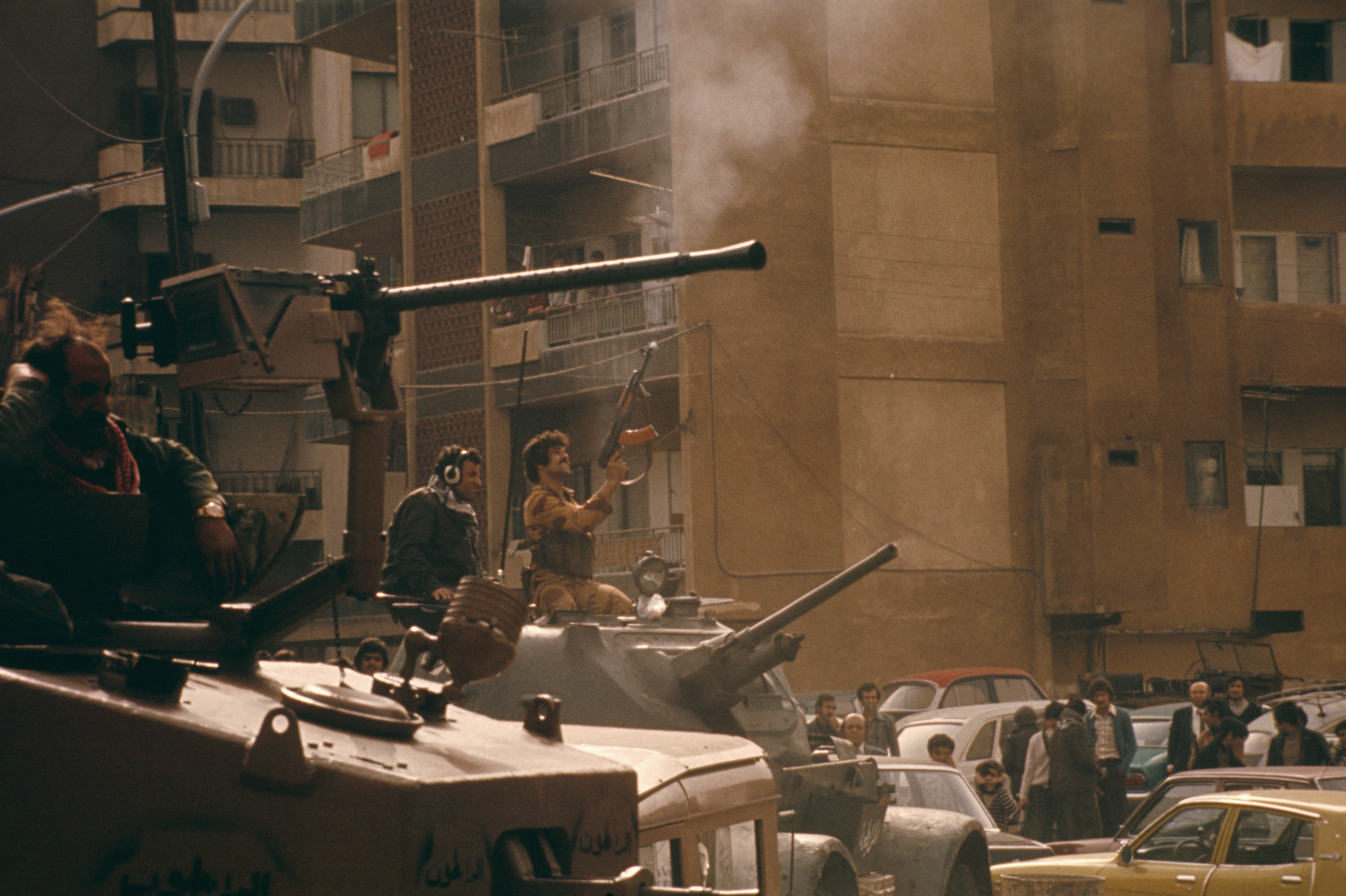 Palestinian combatants maintain their positions in Beirut as they await the results of political negotiations between parties. (Photo by Claude Salhani/Sygma via Getty Images)