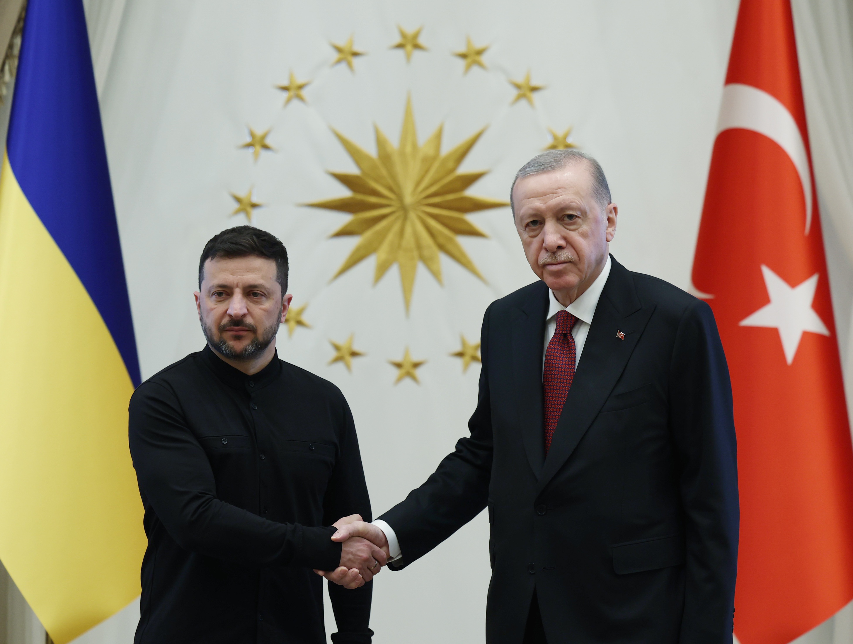 Ukrainian President Volodymyr Zelensky and Turkish President Recep Tayyip Erdogan pose together ahead of their meeting in Ankara