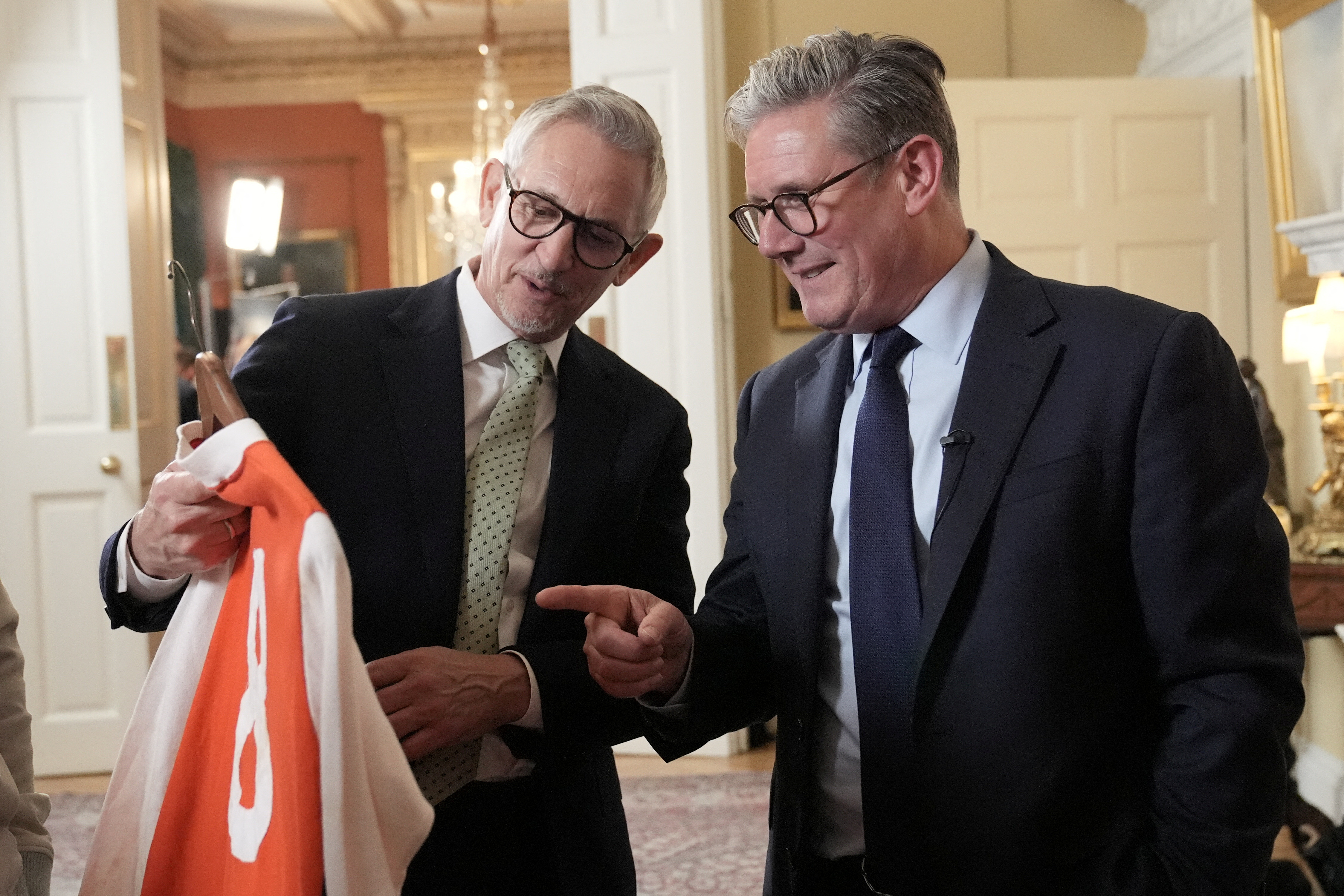 Gary Lineker and Keir Starmer react.