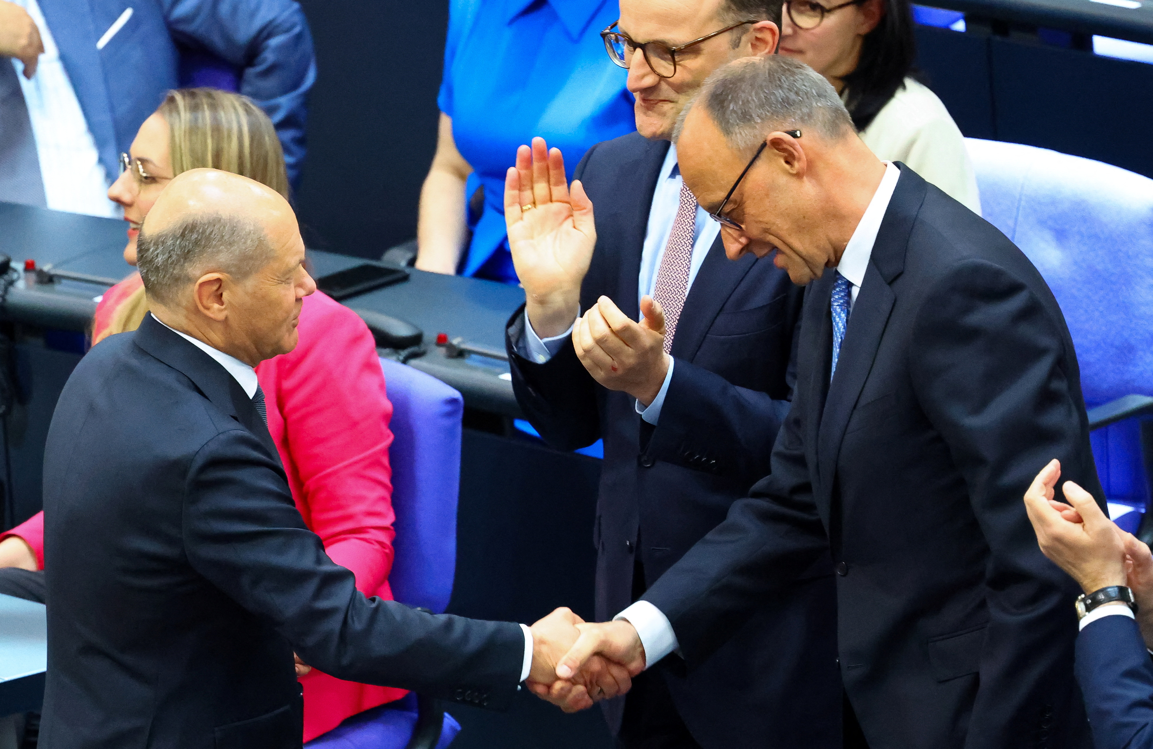 Friedrich Merz shakes hands with Olaf Scholz