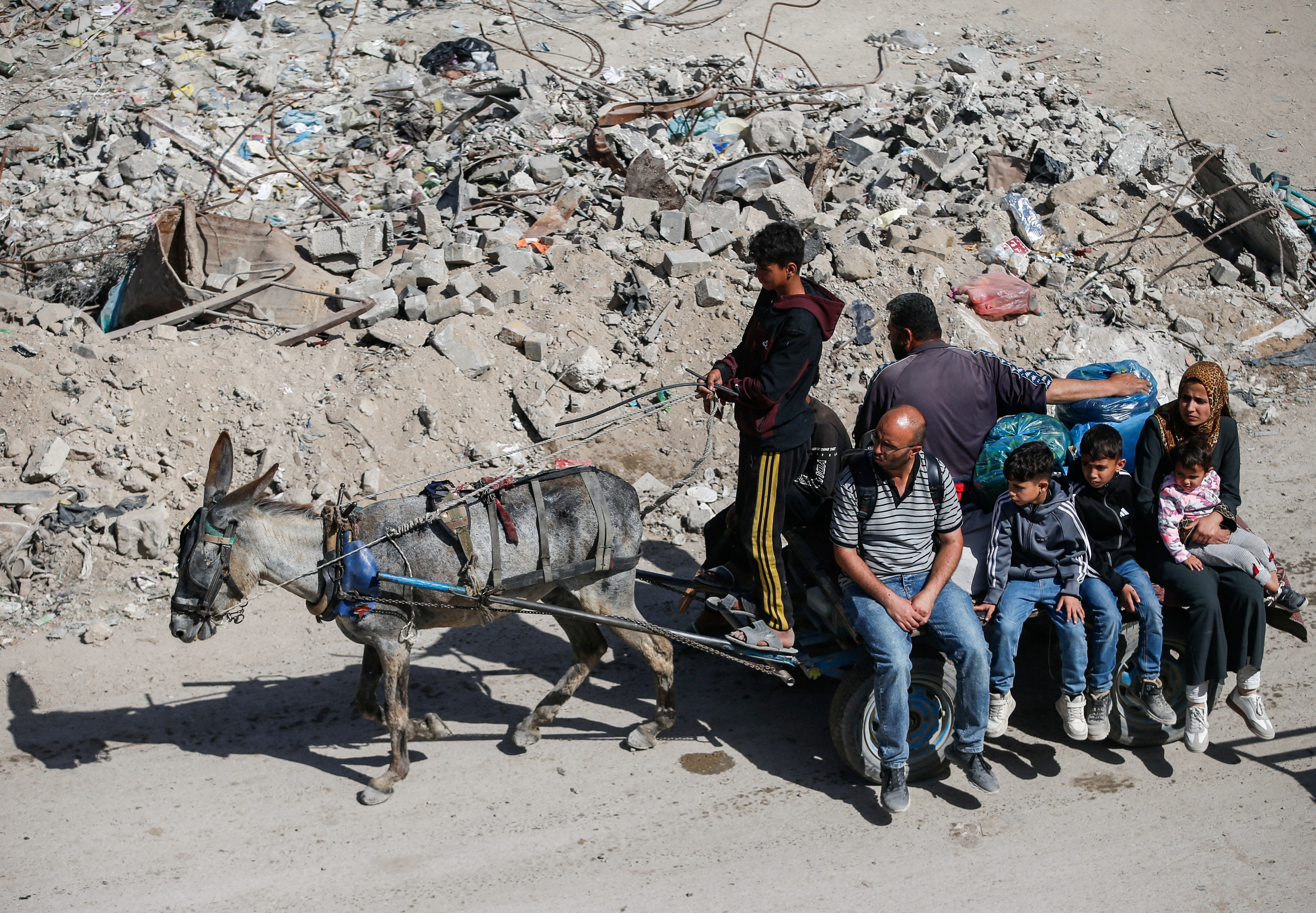 Palestinians flee northern Gaza after Israeli orders them to leave