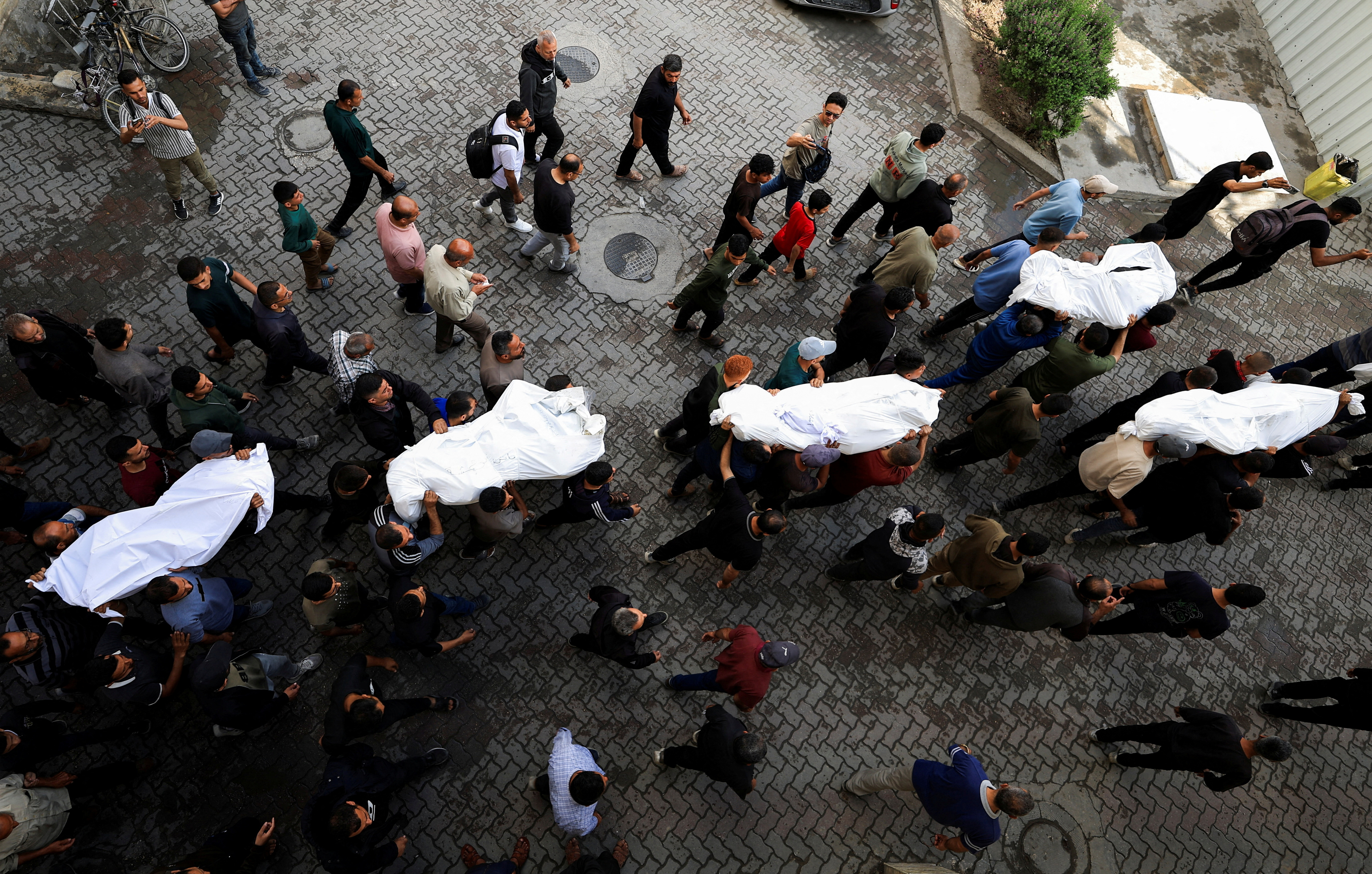 Mourners carry the bodies of Palestinians killed in Israeli attacks.