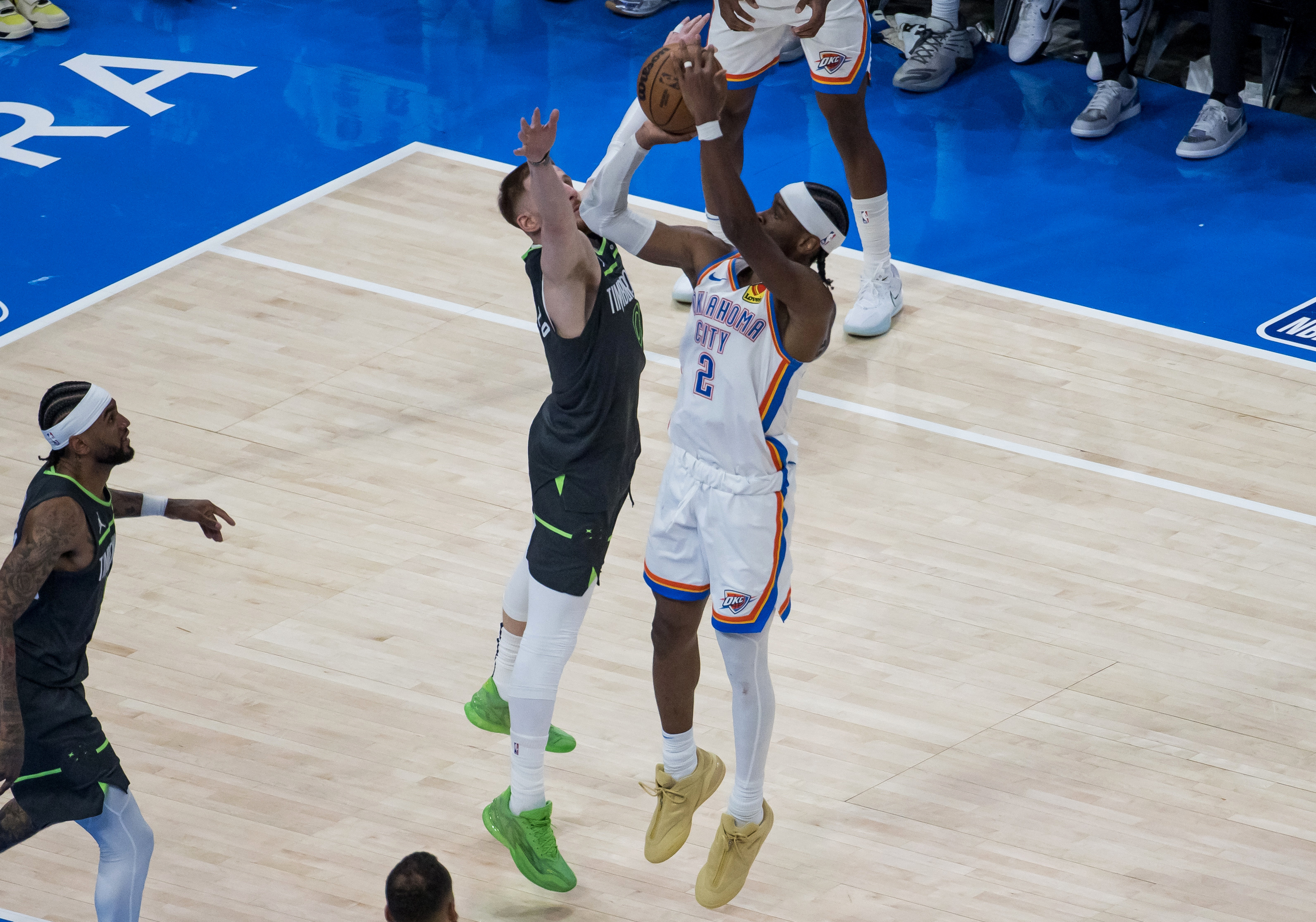 Shai Gilgeous-Alexander in action.
