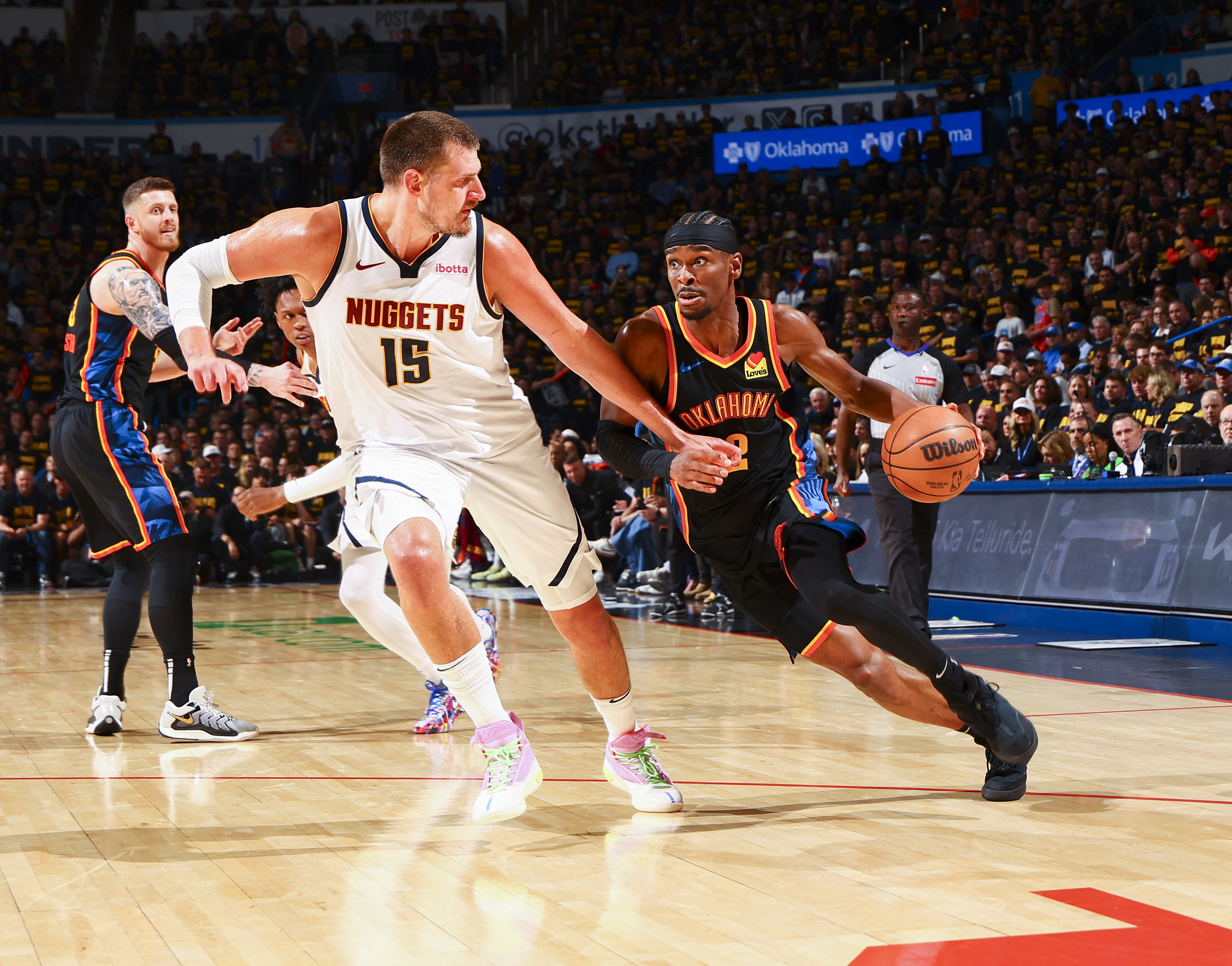 Shai Gilgeous-Alexander in action.