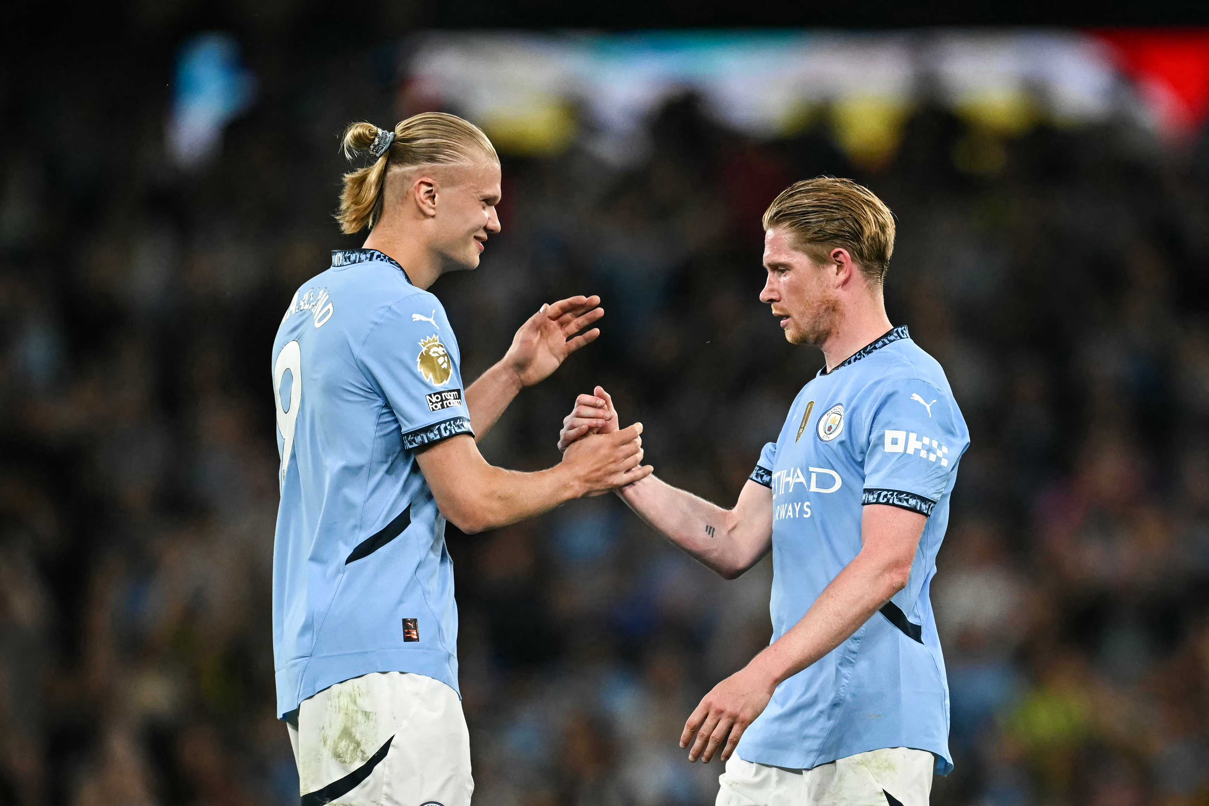 Erling Haaland and Kevin de Bruyne react.