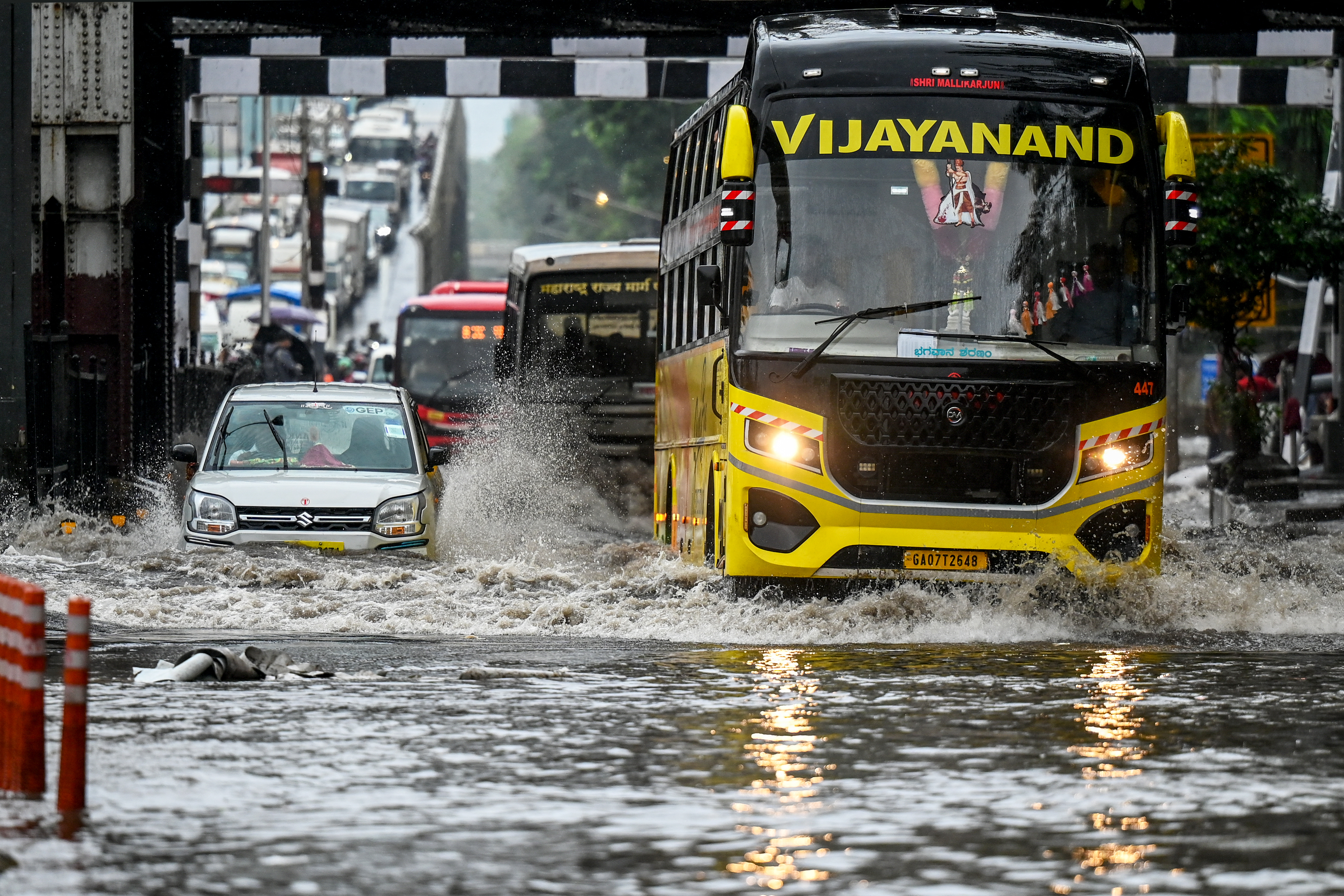 India's monsoon lashes Mumbai as rains arrive early