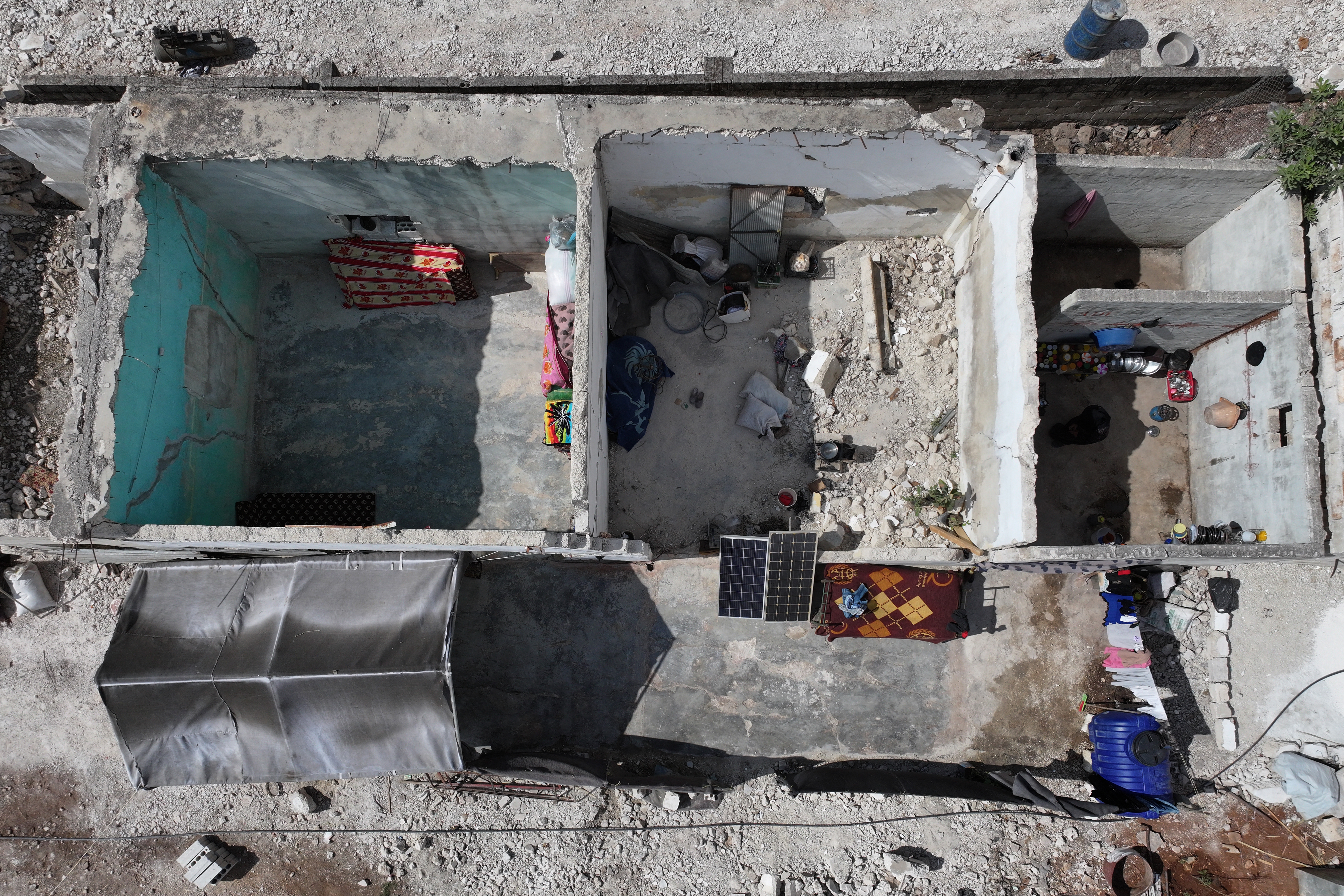 Syrians return to villages destroyed by war, defying displacement camps