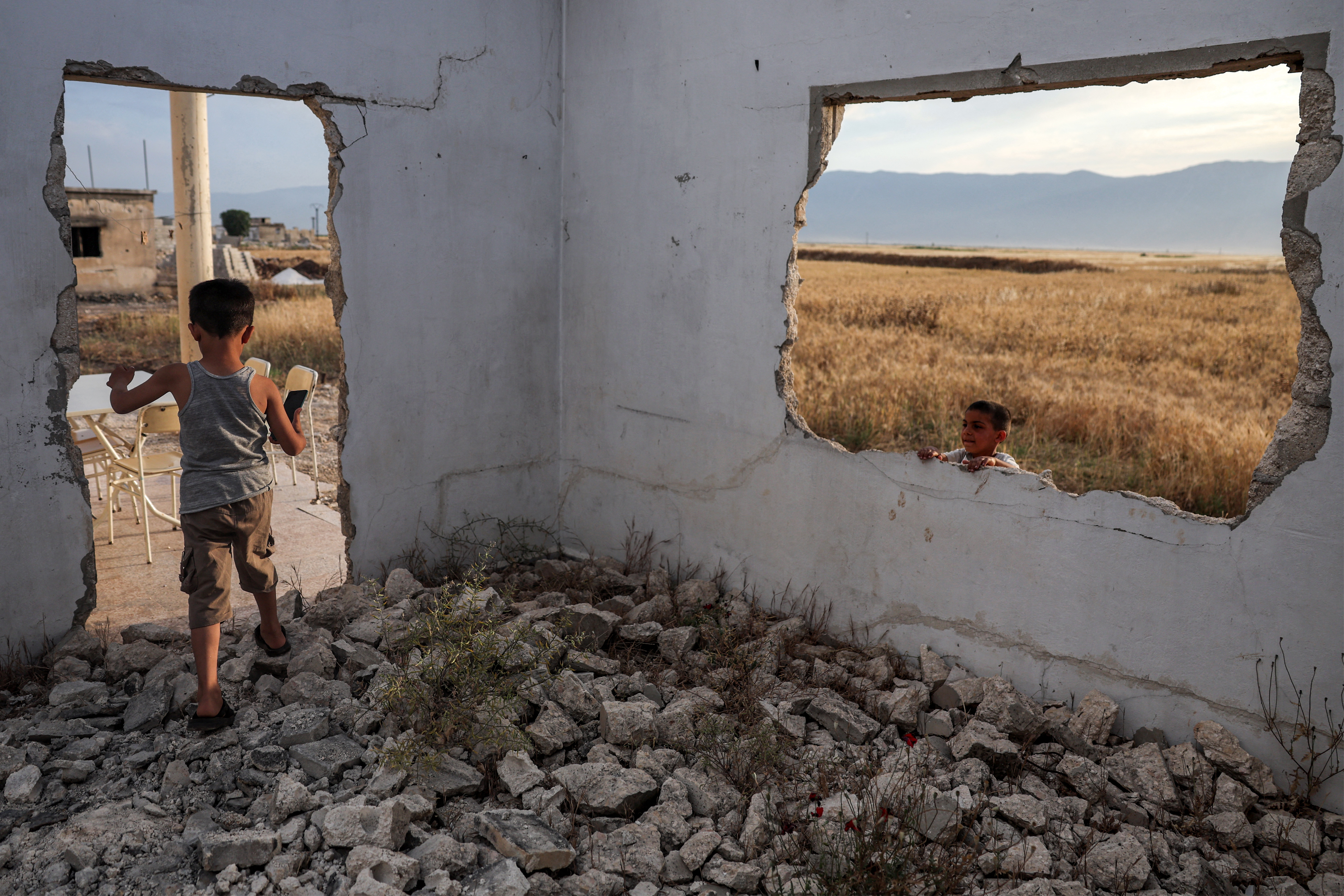 Syrians return to villages destroyed by war, defying displacement camps