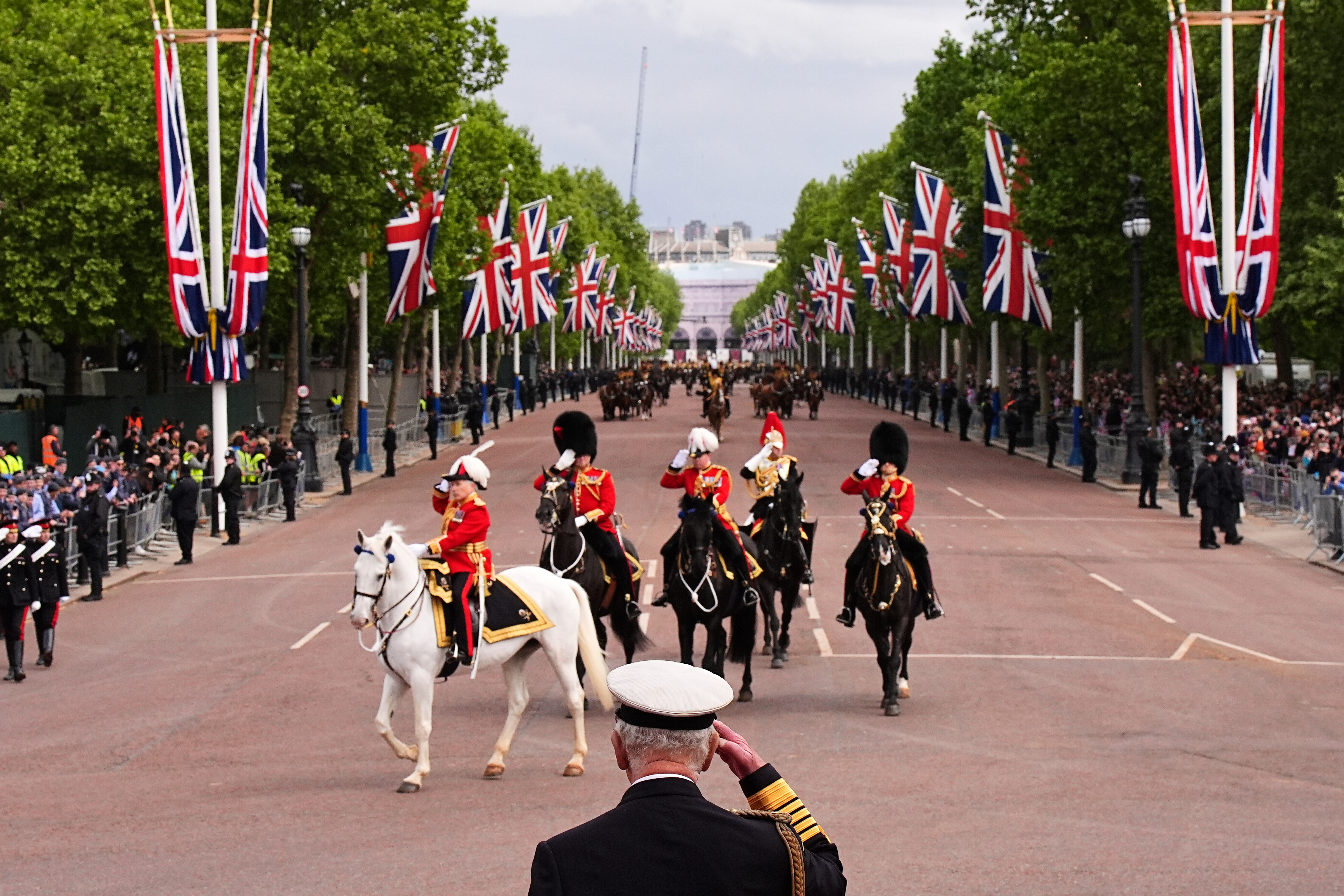 Britain's V-E Day parade draws thousands celebrating 80th anniversary