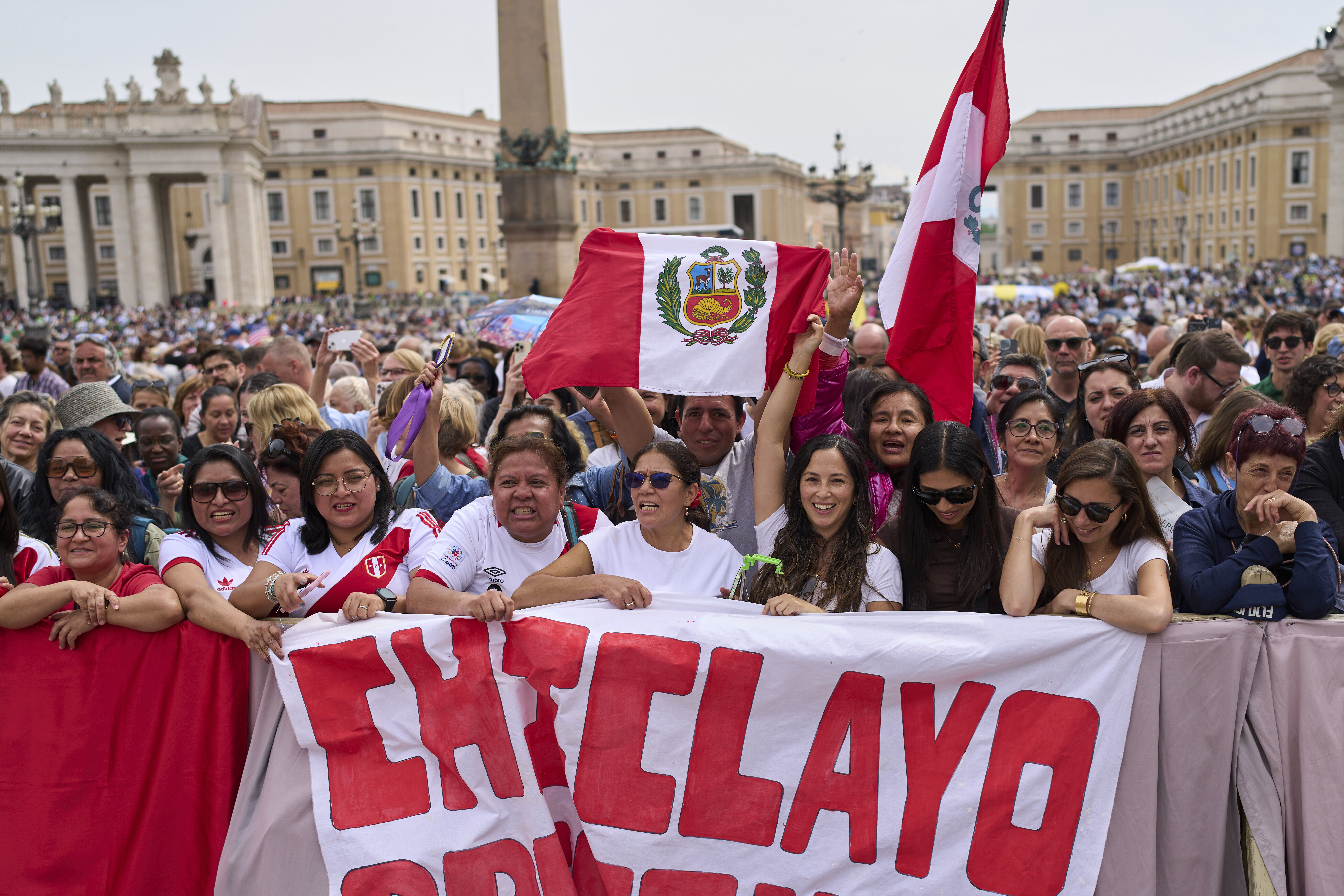 People in St Peter's Square hold up Peruvian flags and a banner that reads "Chiclayo"