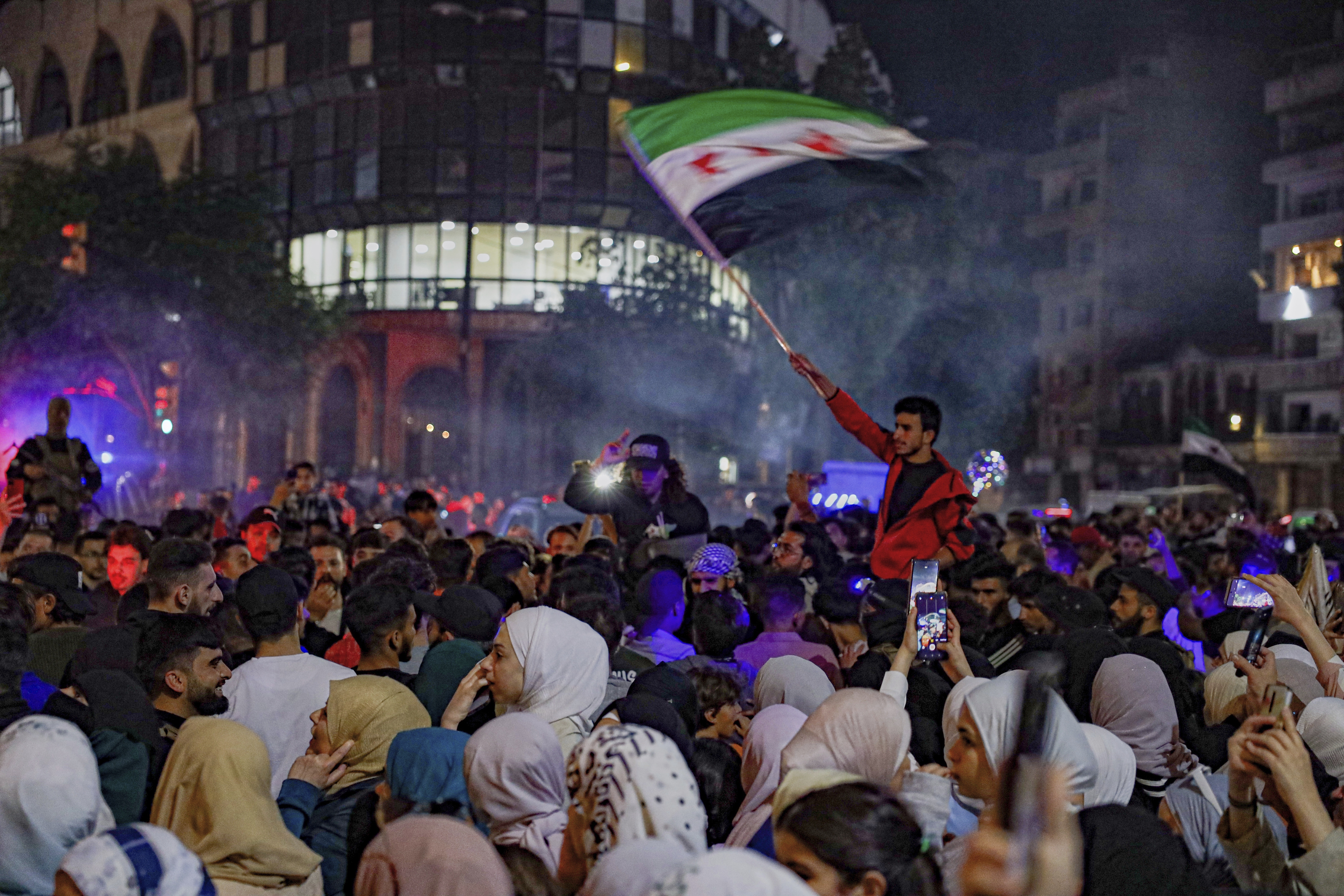 Trump says he will order removal of all US sanctions on Syria