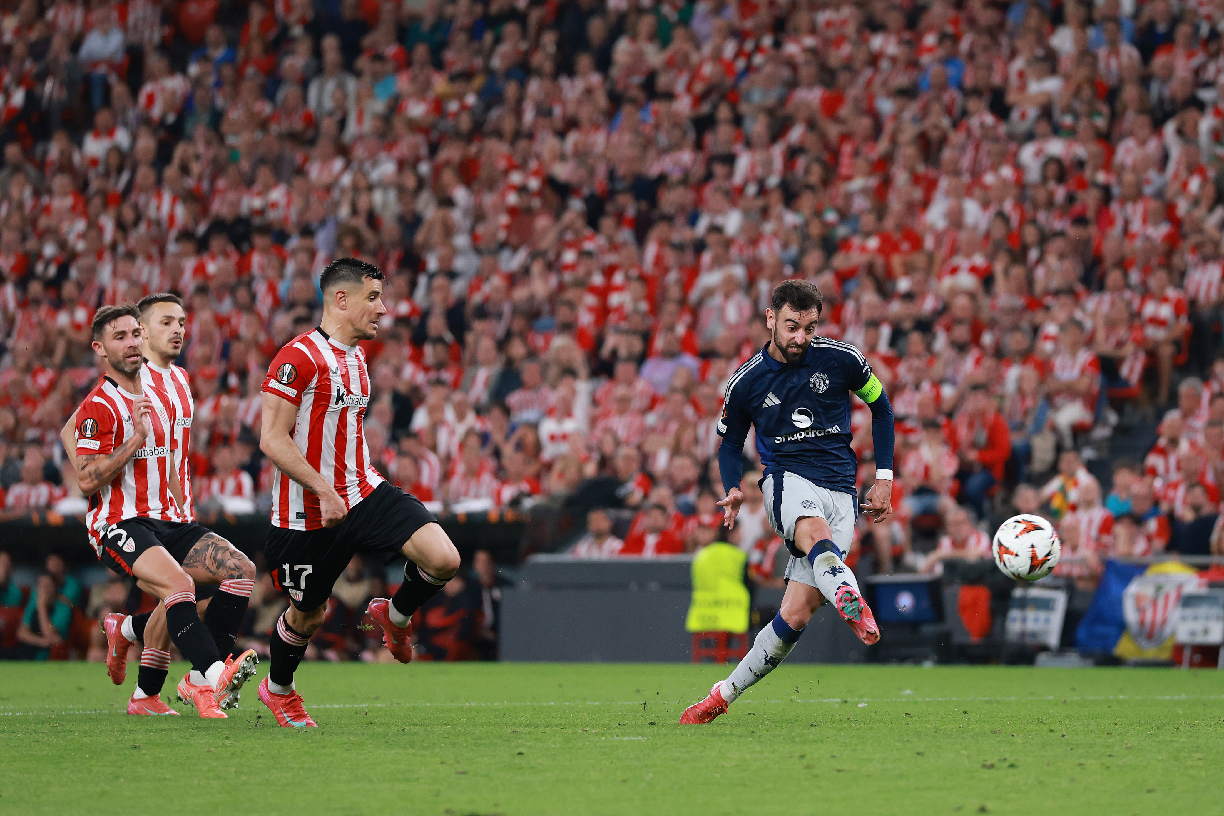 BILBAO, SPAIN - MAY 01: Bruno Fernandes of Manchester United scores his team's third goal during the UEFA Europa League 2024/25 Semi Final First Leg match between Athletic Bilbao and Manchester United at San Mames Stadium on May 01, 2025 in Bilbao, Spain. (Photo by Clive Brunskill/Getty Images)