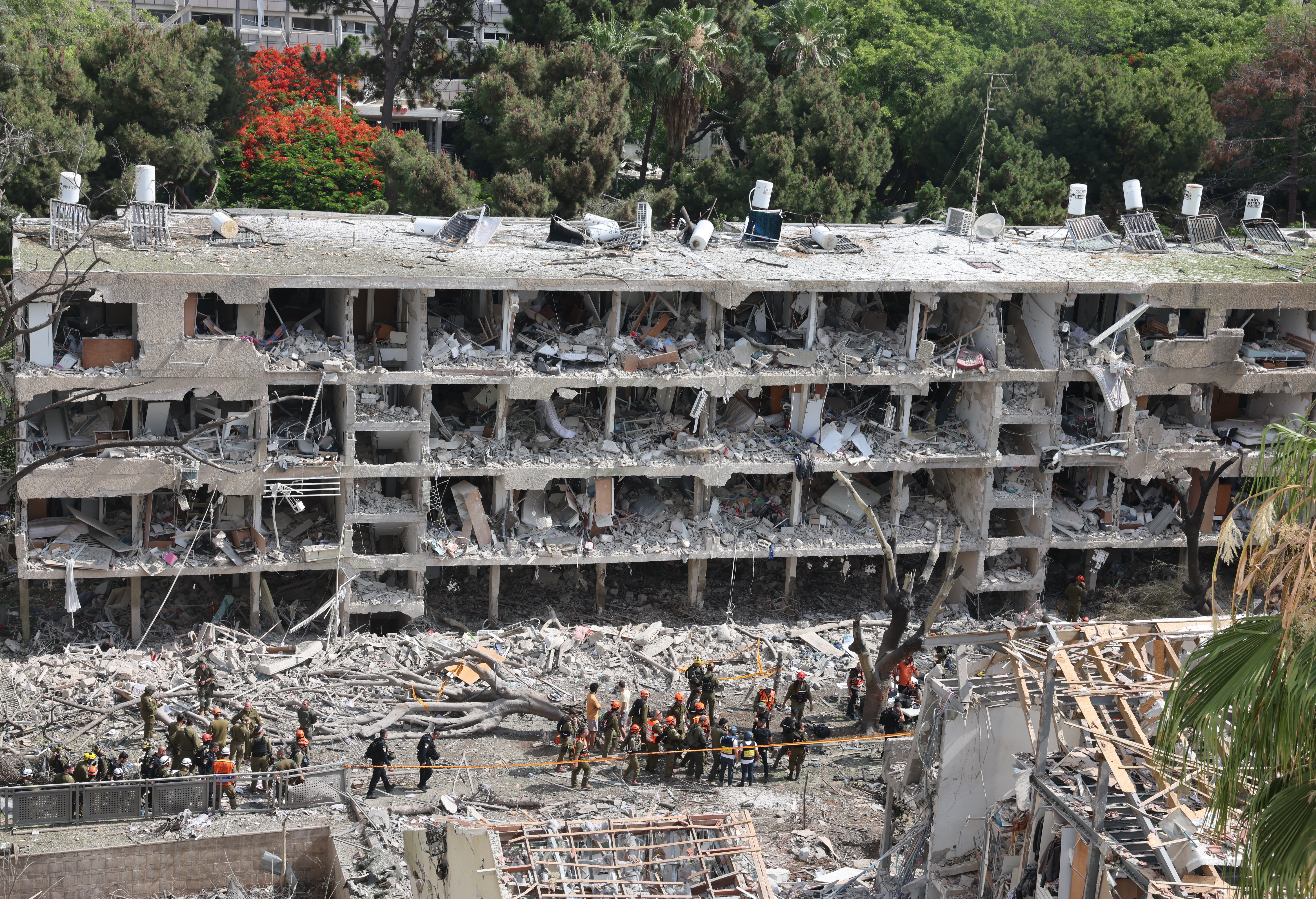 Israeli emergency teams