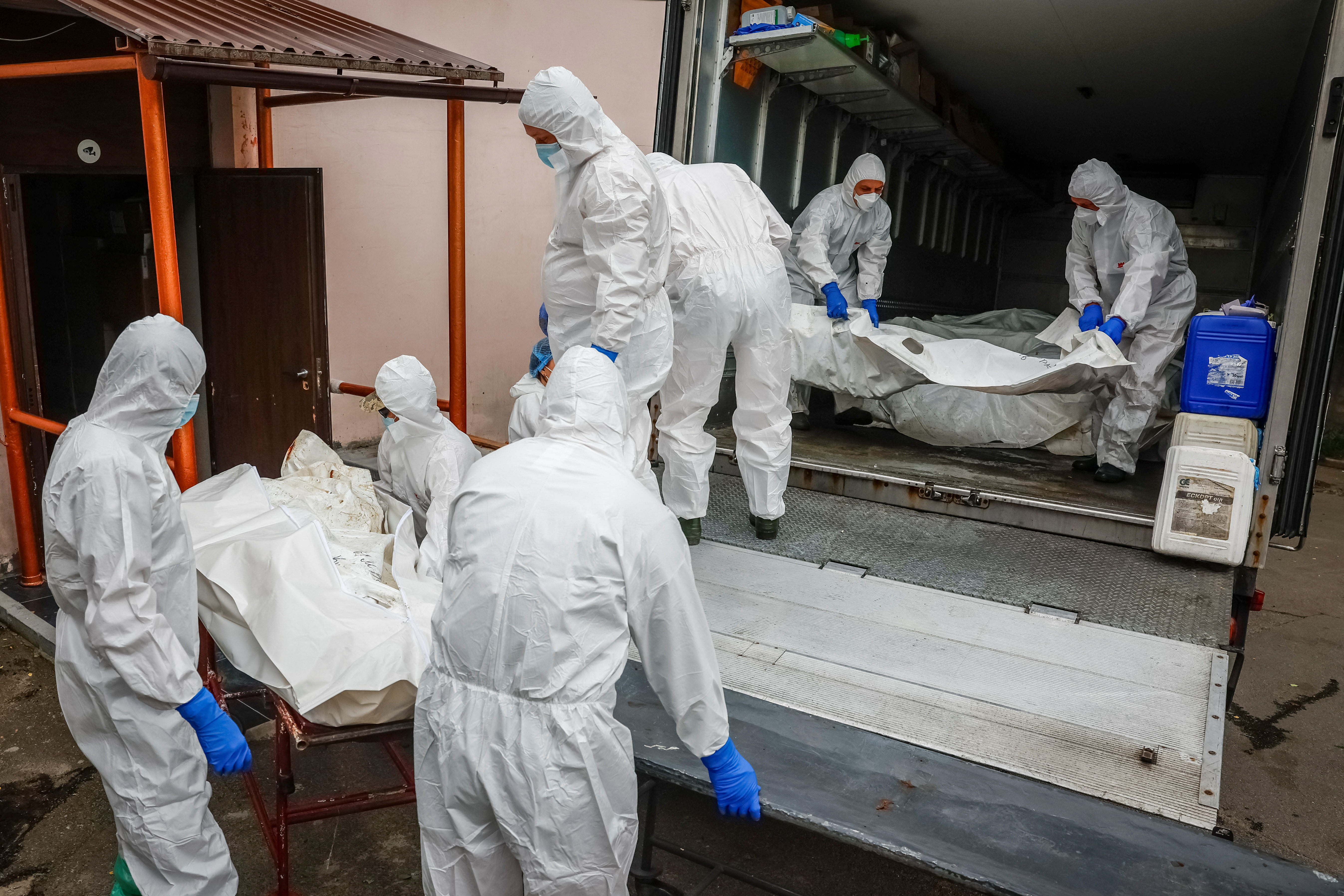 Staff carry out bodies, repatriated in a swap agreed between Russia and Ukraine during talks in Istanbul earlier this month, to a morgue, amid Russia's attack on Ukraine, in Kyiv, Ukraine June 26, 2025. REUTERS/Alina Smutko