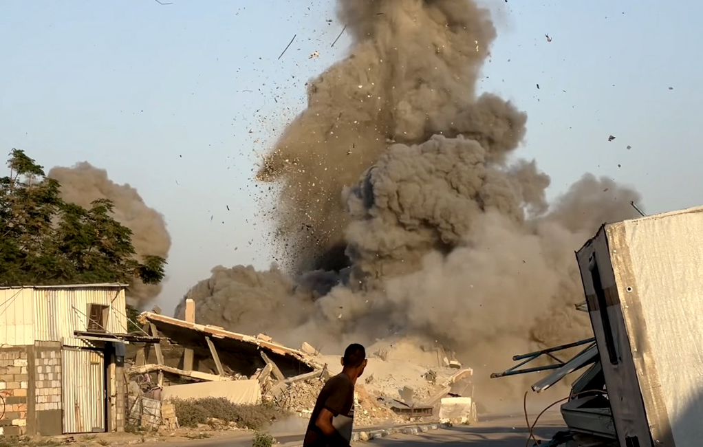 GAZA STRIP - JUNE 27: Smoke rises after the Israeli army targets a house belonging to the al-Sus family in the Bureij refugee camp in the central Gaza Strip on June 27, 2025. ( Hassan Jedi - Anadolu Agency )