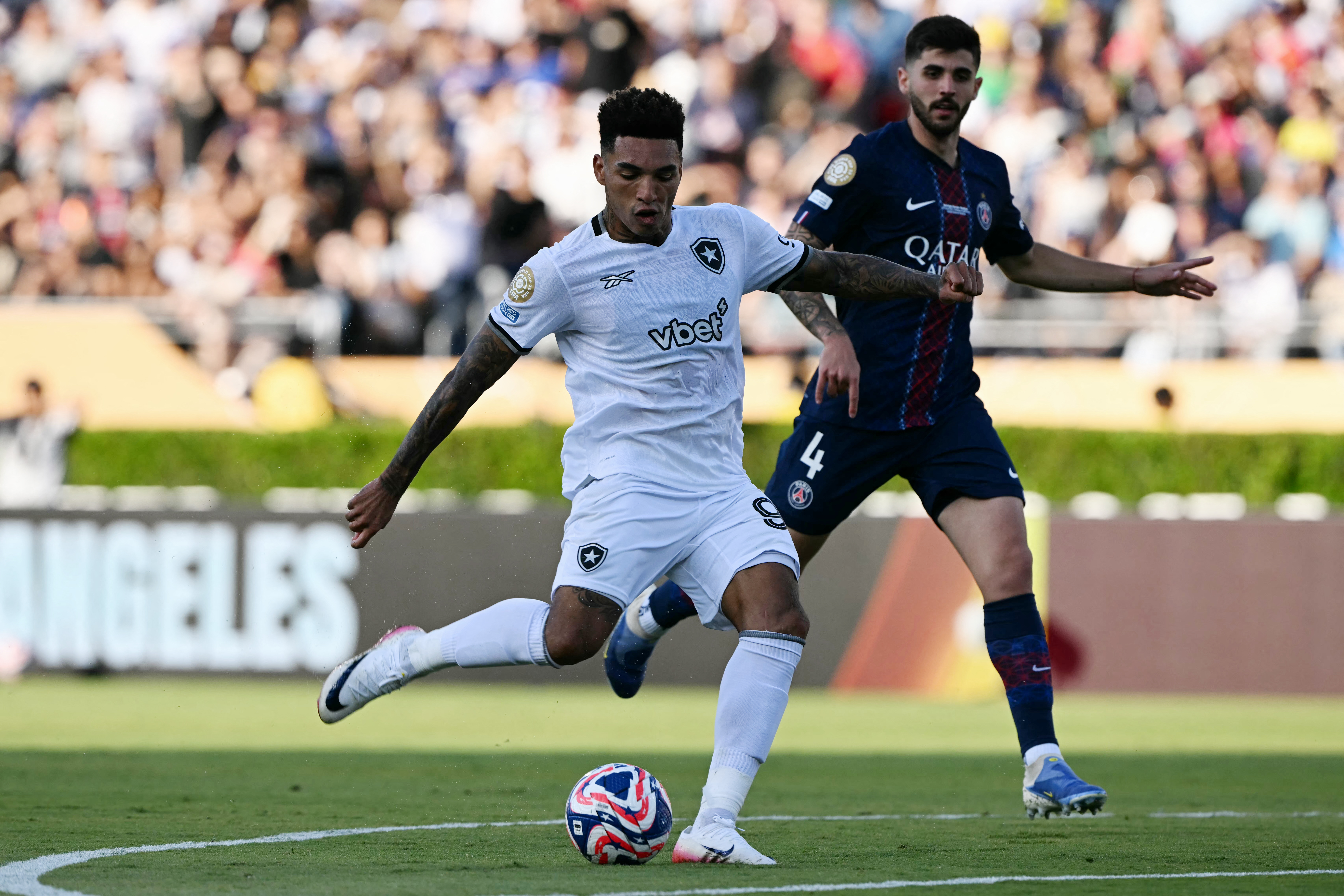 Igor Jesus in action.