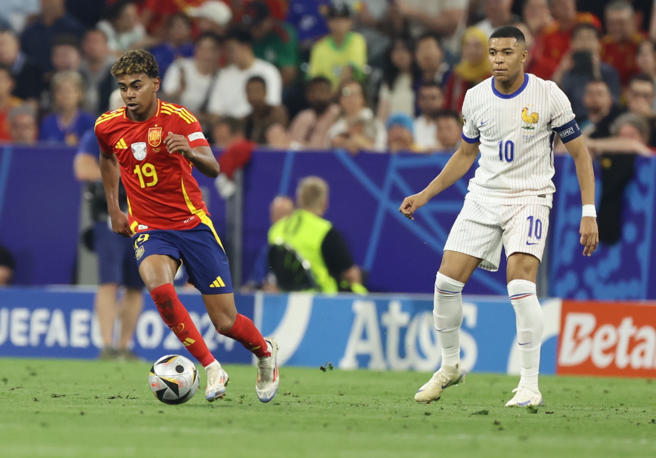 Lamine Yamal and Kylian Mbappe in action.