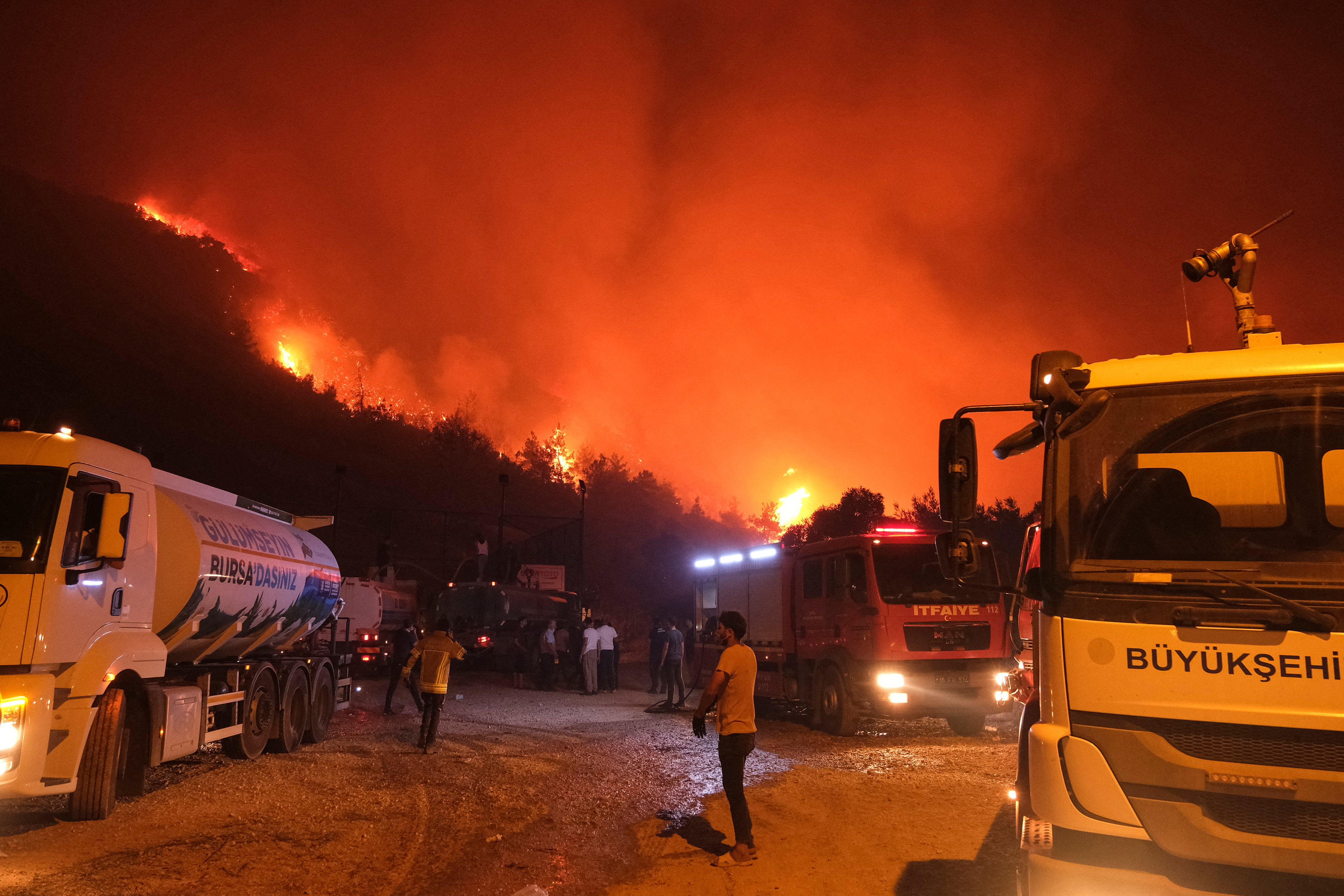 Wildfires threaten Turkey's fourth-largest city