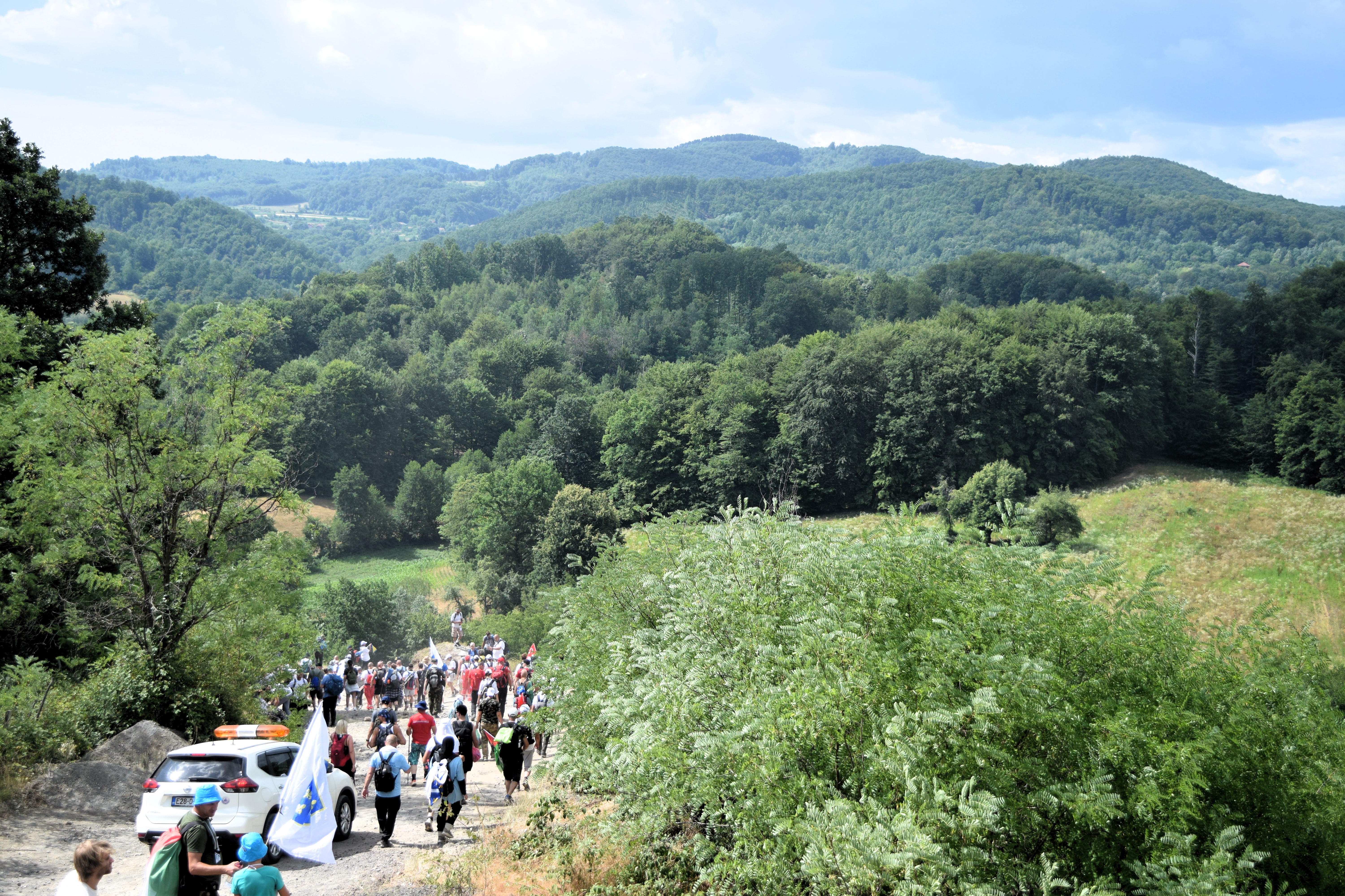 Dizdarevic met two survivors of the massacre, who had hid from Serb forces in the forests of the path he was now walking in