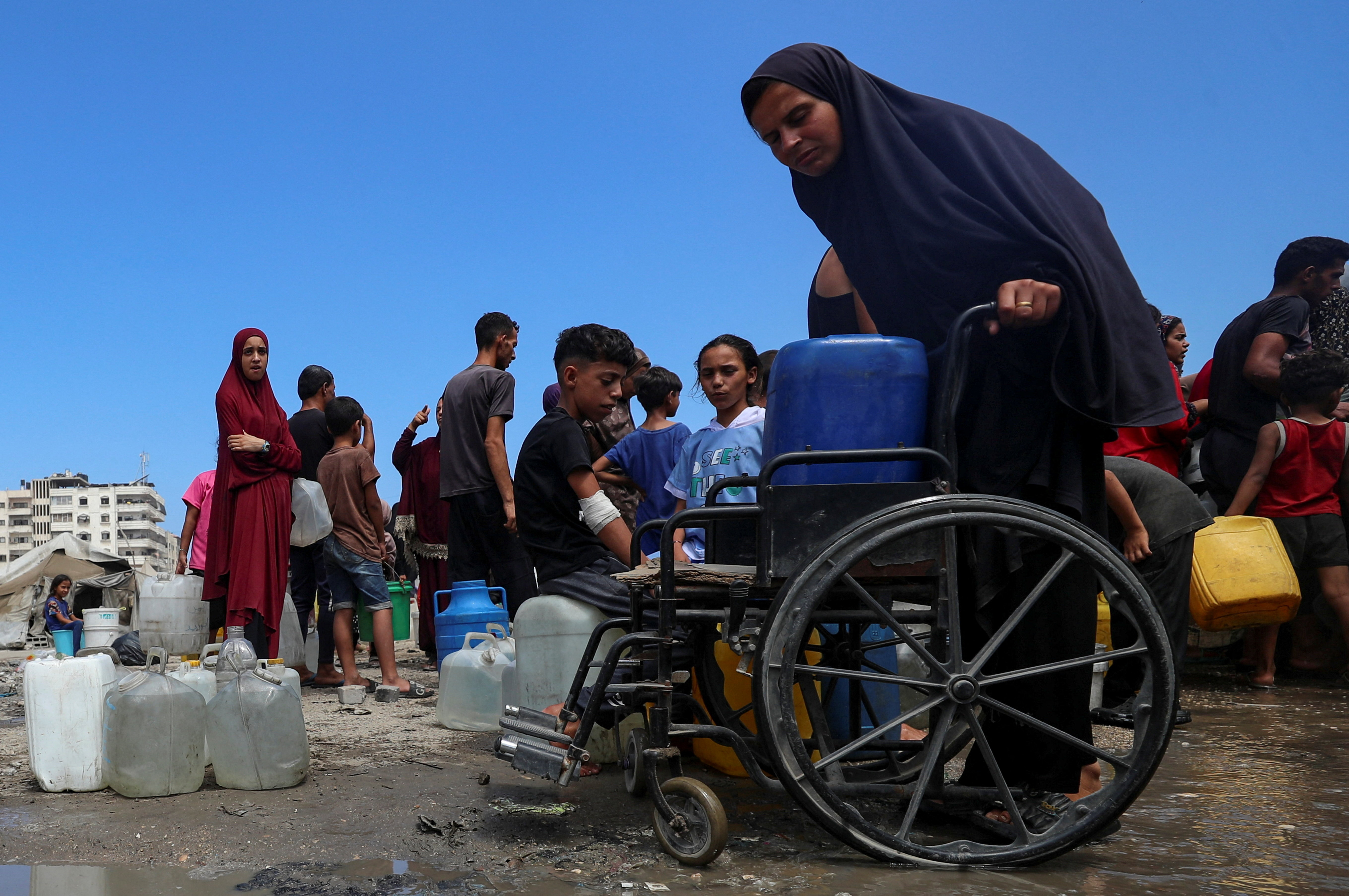 Dire water shortages compound hunger and displacement in Gaza