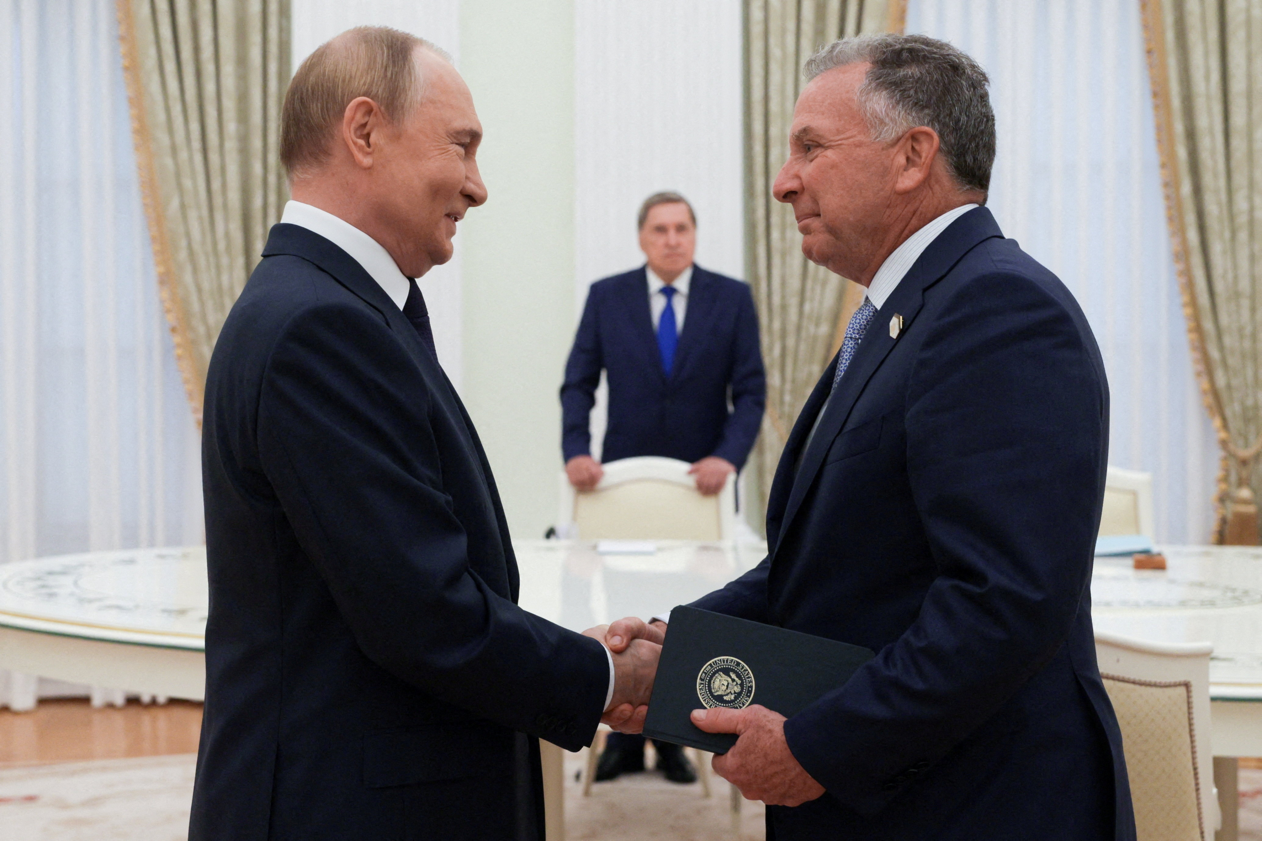 Russian President Vladimir Putin welcomes U.S. President Donald Trump's envoy Steve Witkoff during a meeting in Moscow, Russia August 6, 2025. Sputnik/Gavriil Grigorov/Pool via REUTERS ATTENTION EDITORS - THIS IMAGE WAS PROVIDED BY A THIRD PARTY. TPX IMAGES OF THE DAY
