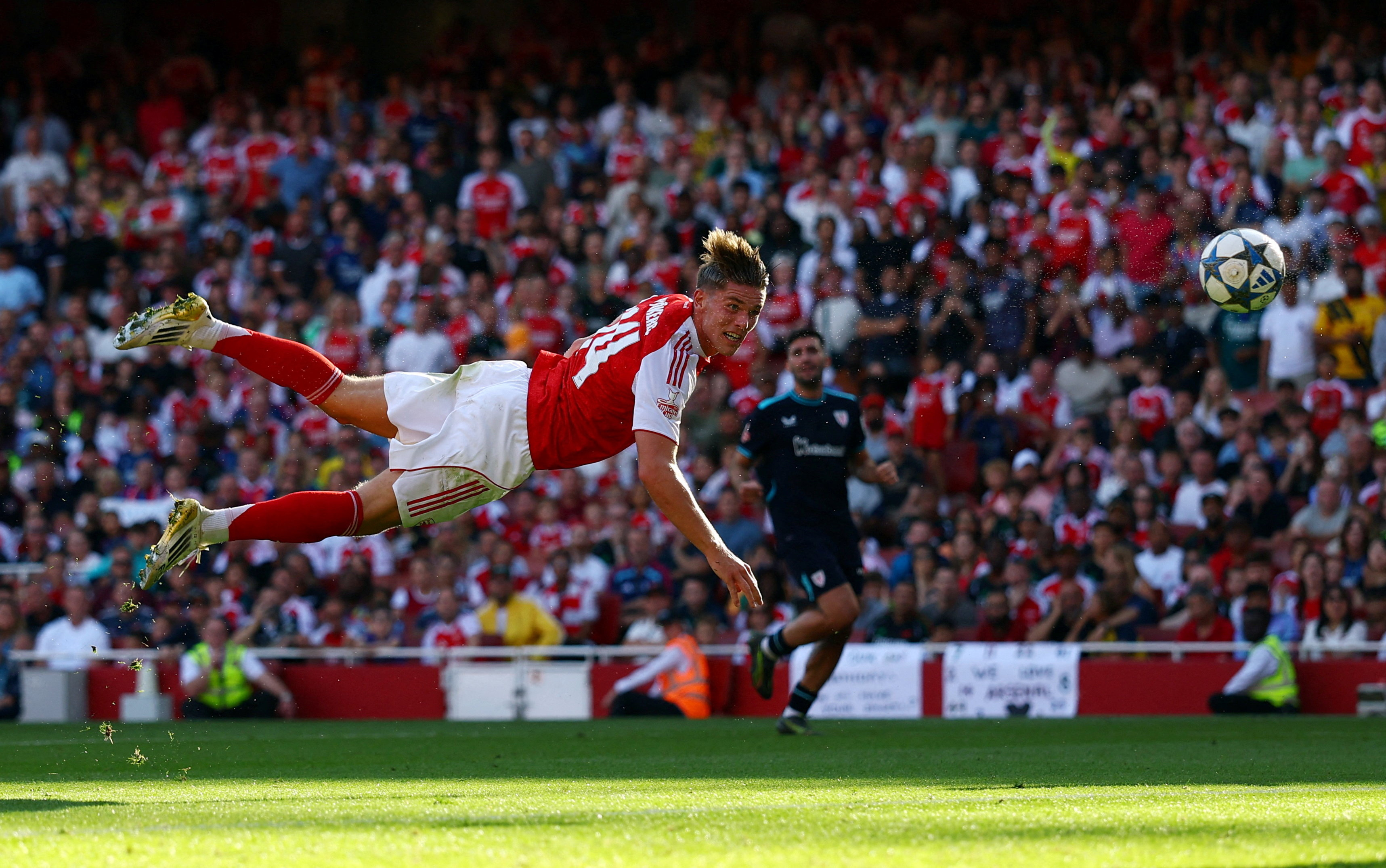 Arsenal's Viktor Gyokeres heads at goal 