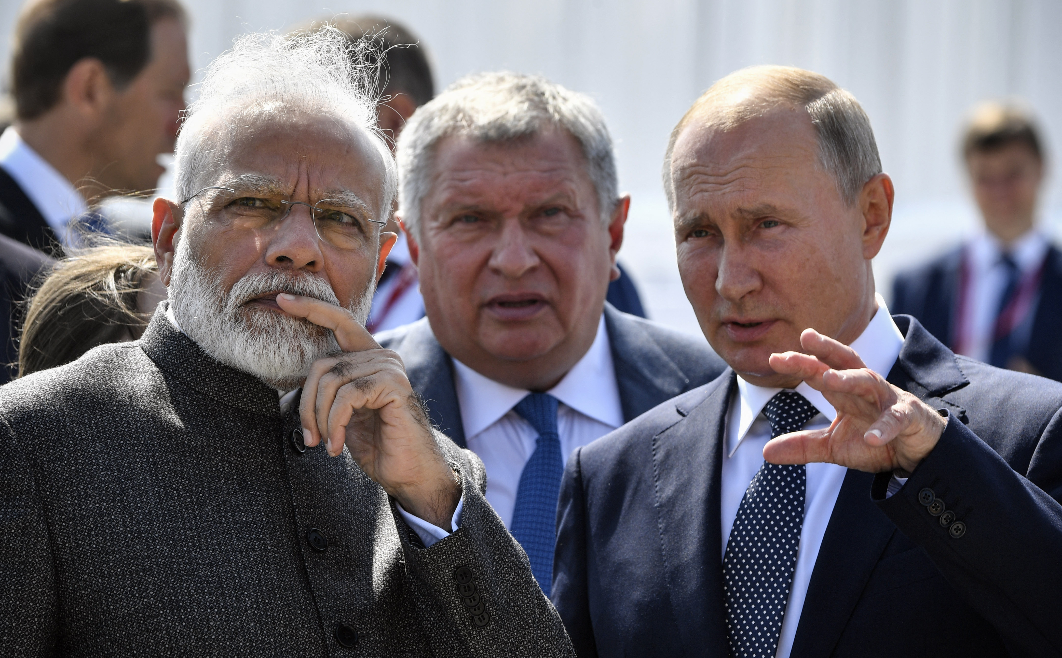 Russia's President Vladimir Putin (R) speaks with India's Prime Minister Narendra Modi